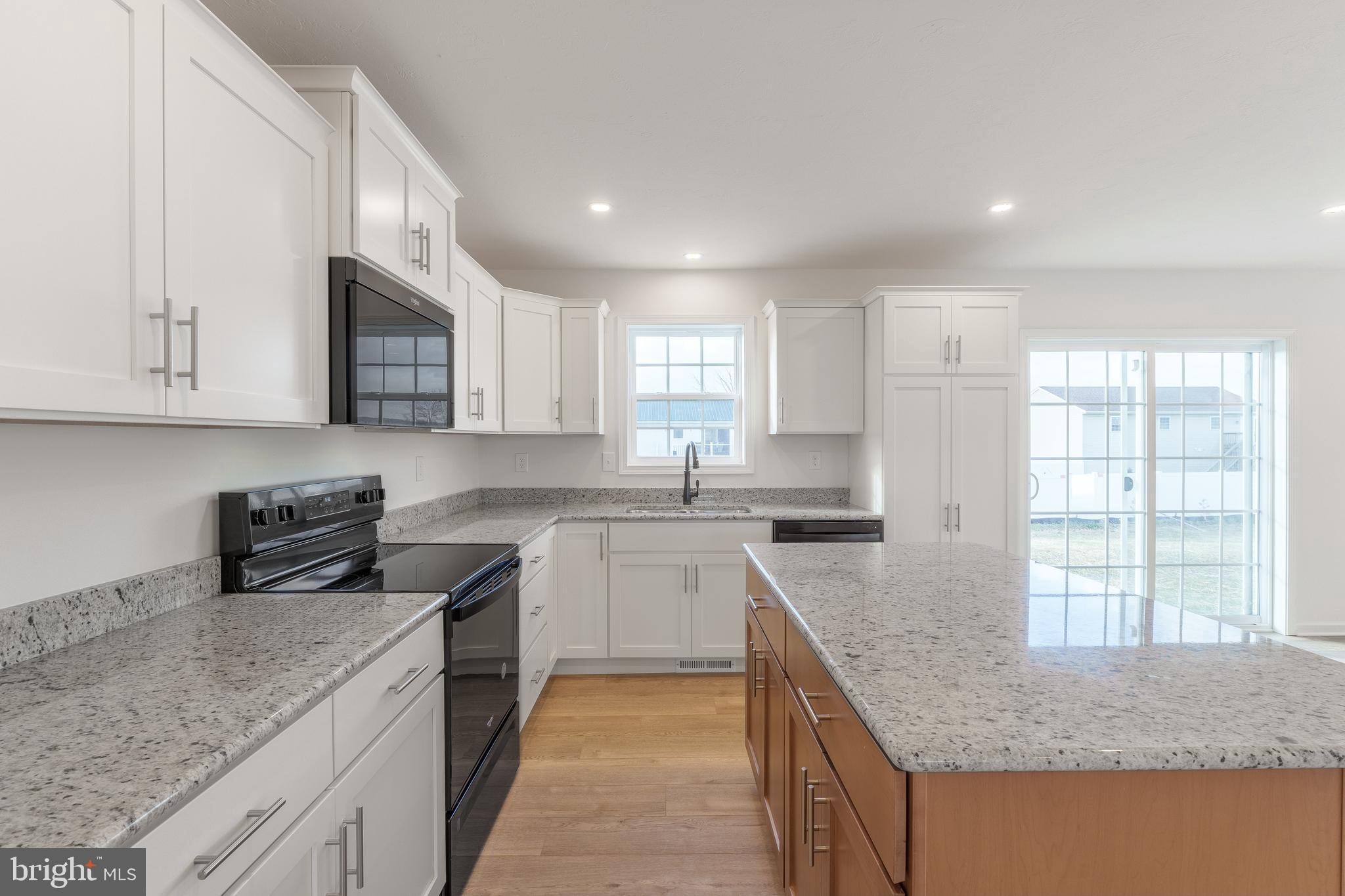 APPLEVIEW ESTATES - Residential