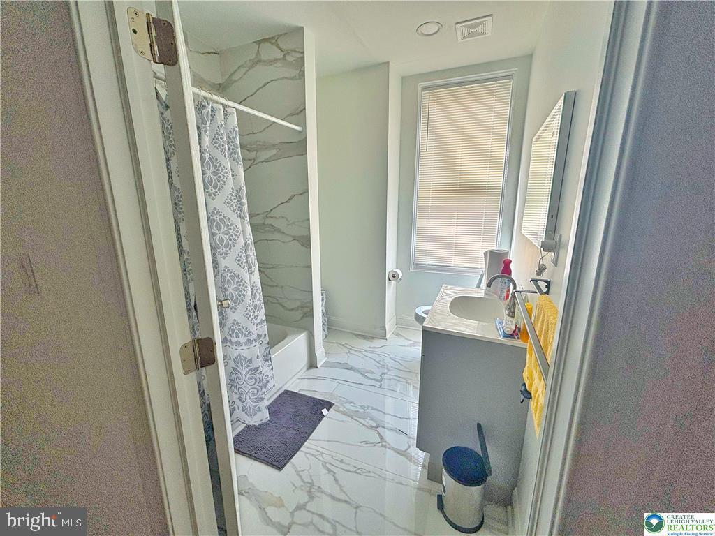 KENSINGTON - Residential