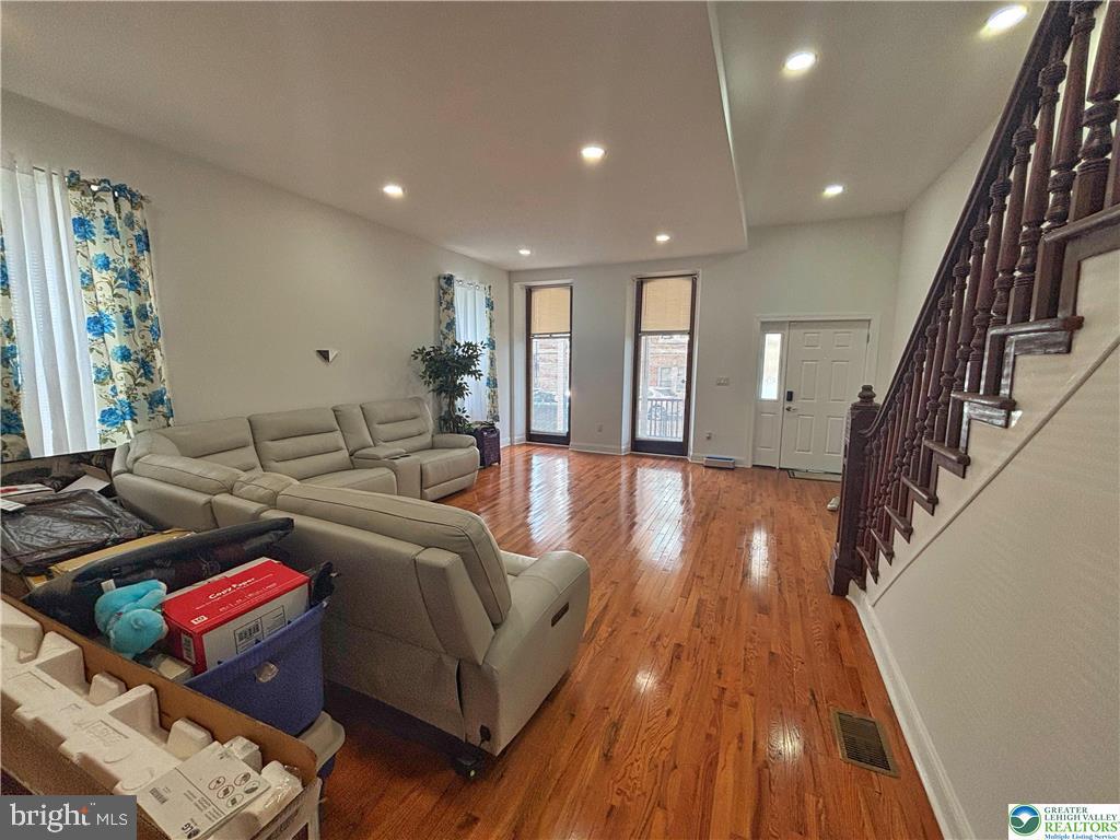 KENSINGTON - Residential