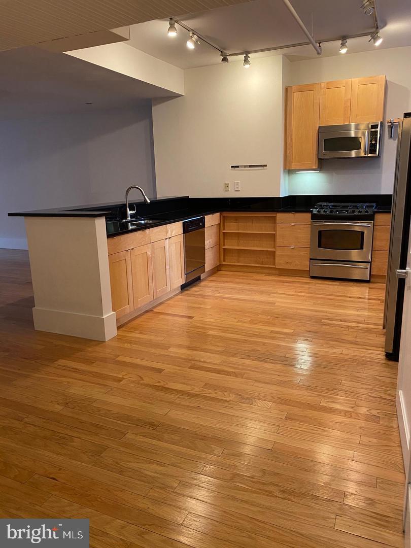 1615 WALNUT STREET 3