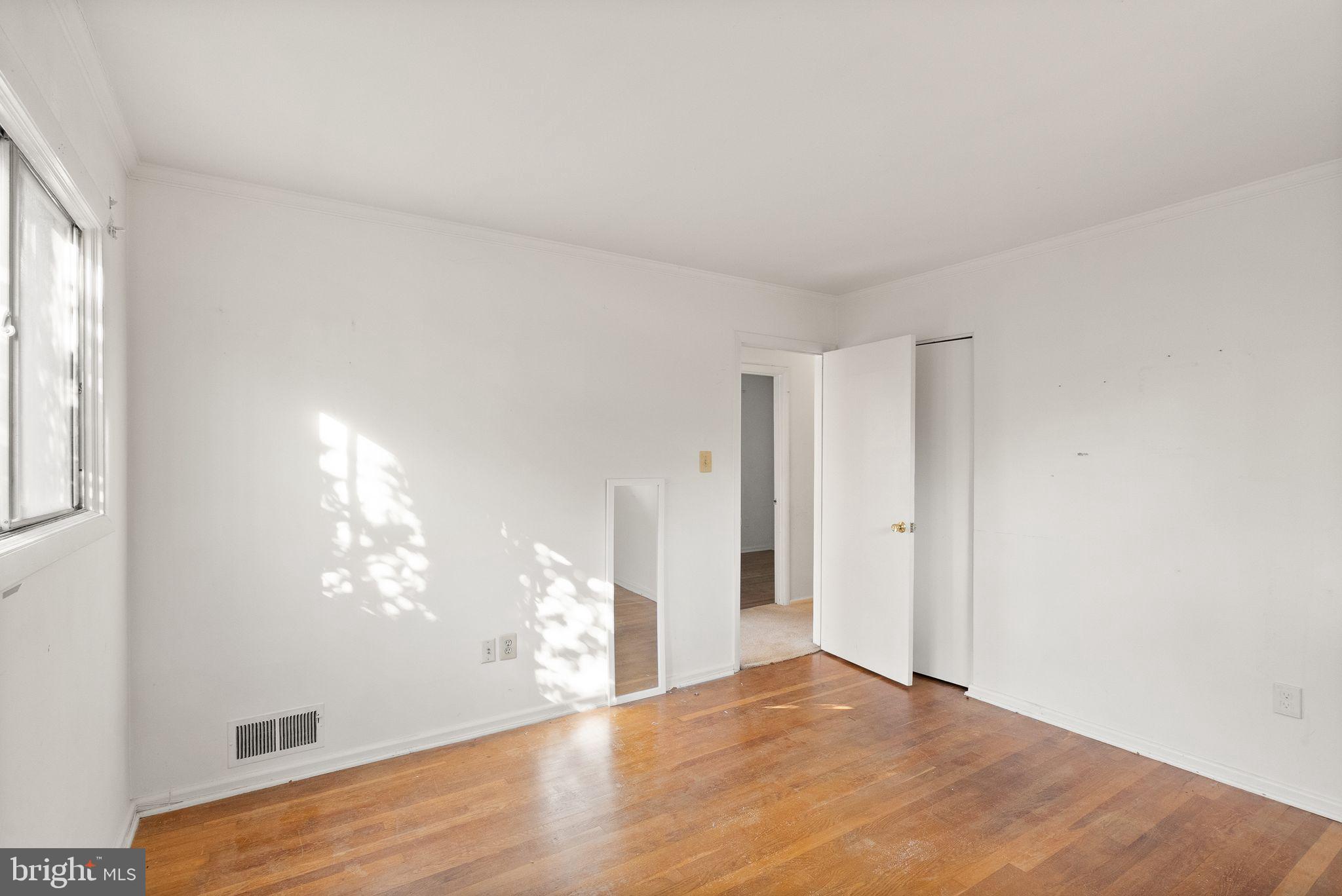 VIENNA WOODS - Residential