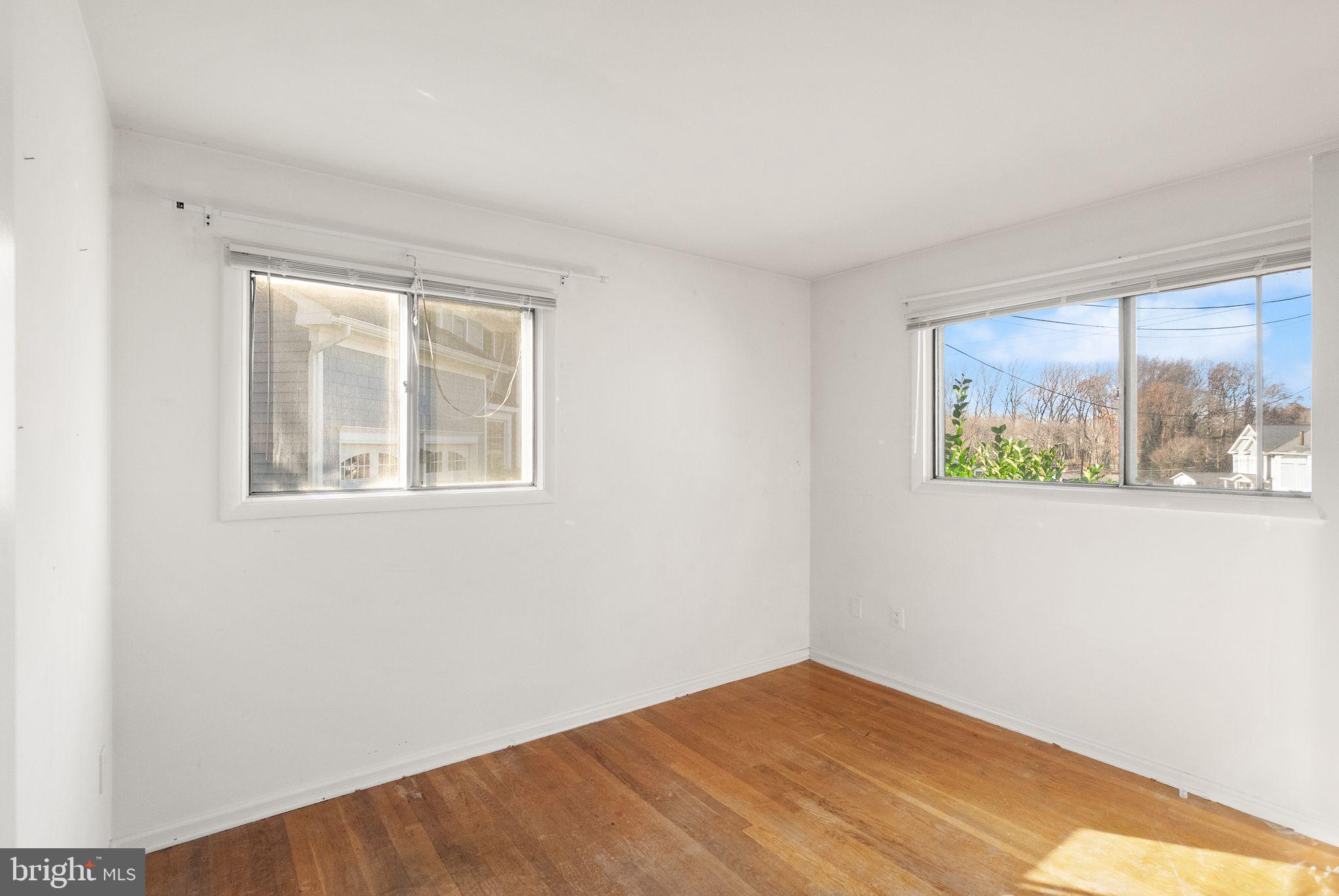 VIENNA WOODS - Residential