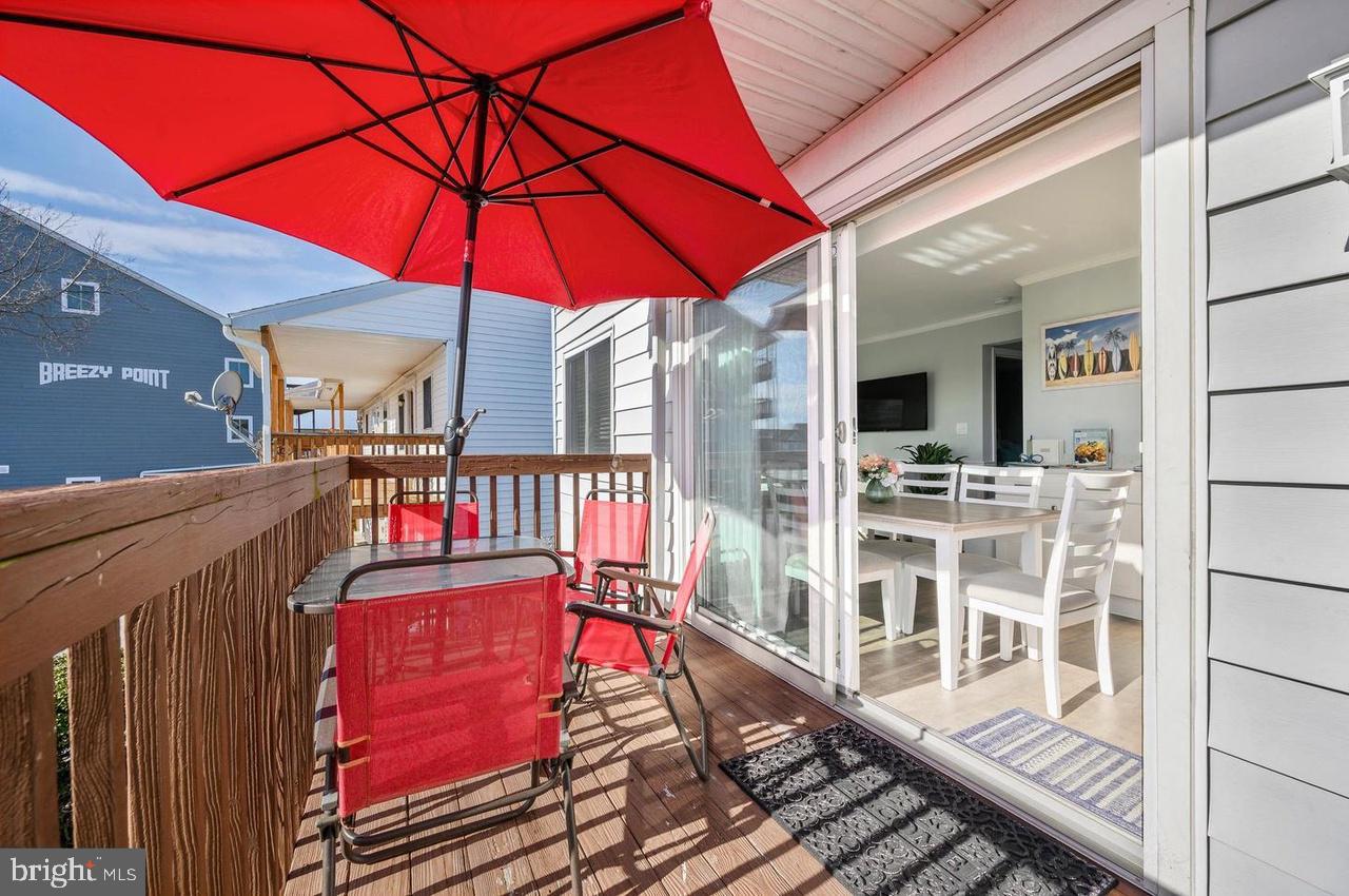 504 LARK LANE 8