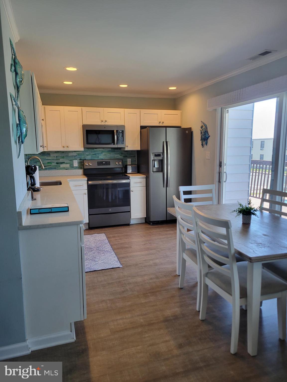 504 LARK LANE 8