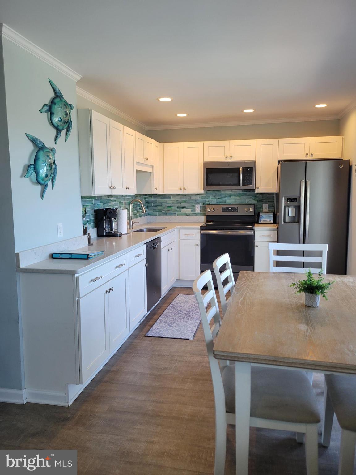 504 LARK LANE 8