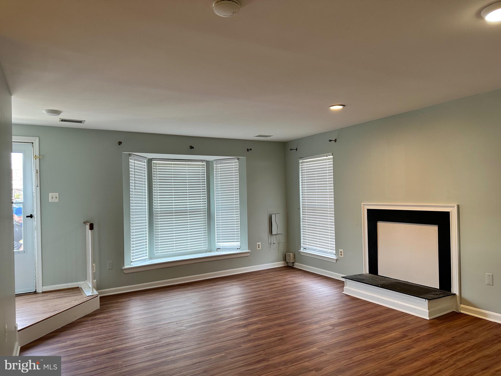 PRINCETON SQUARE - Residential Lease