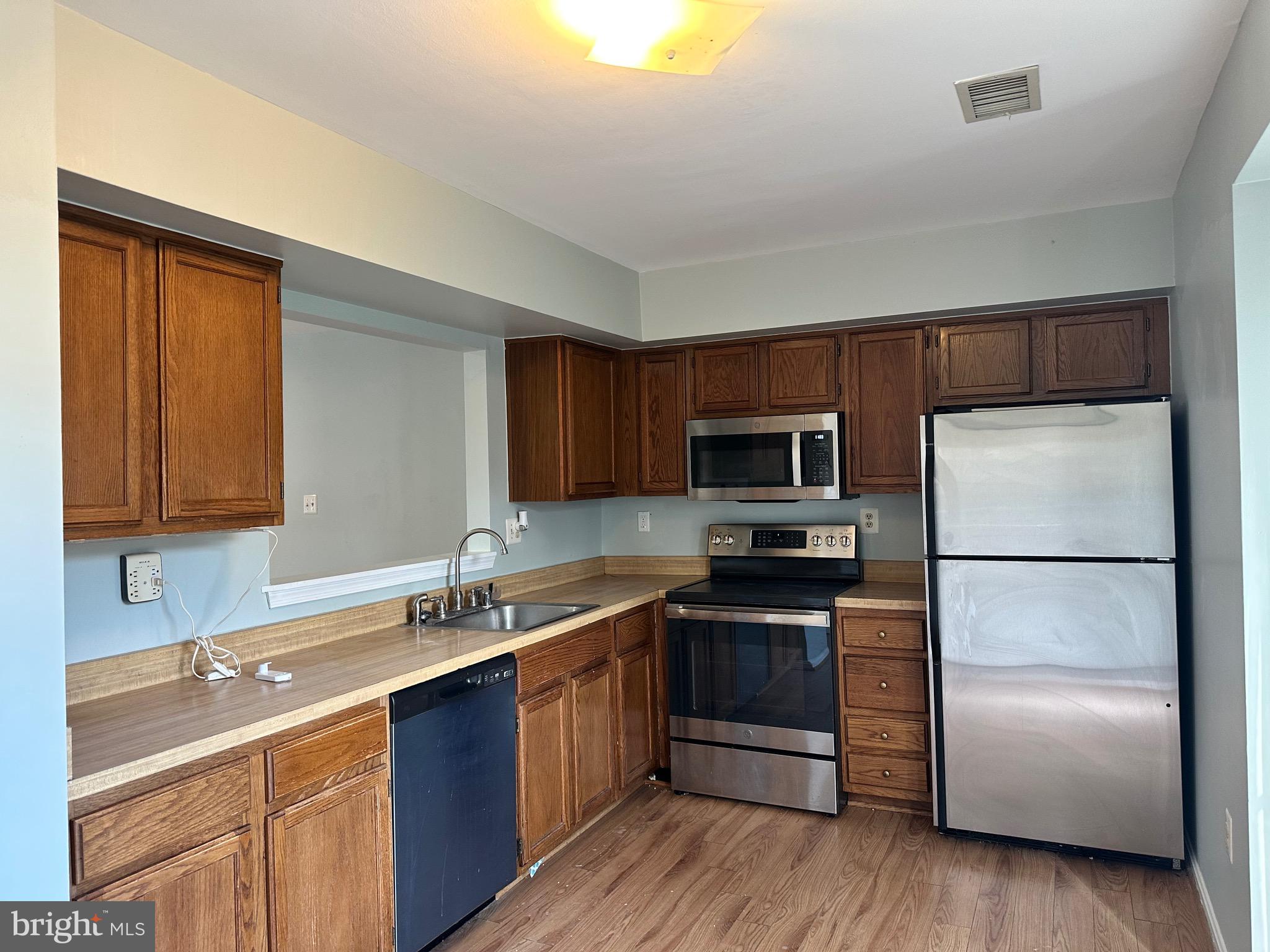 PRINCETON SQUARE - Residential Lease