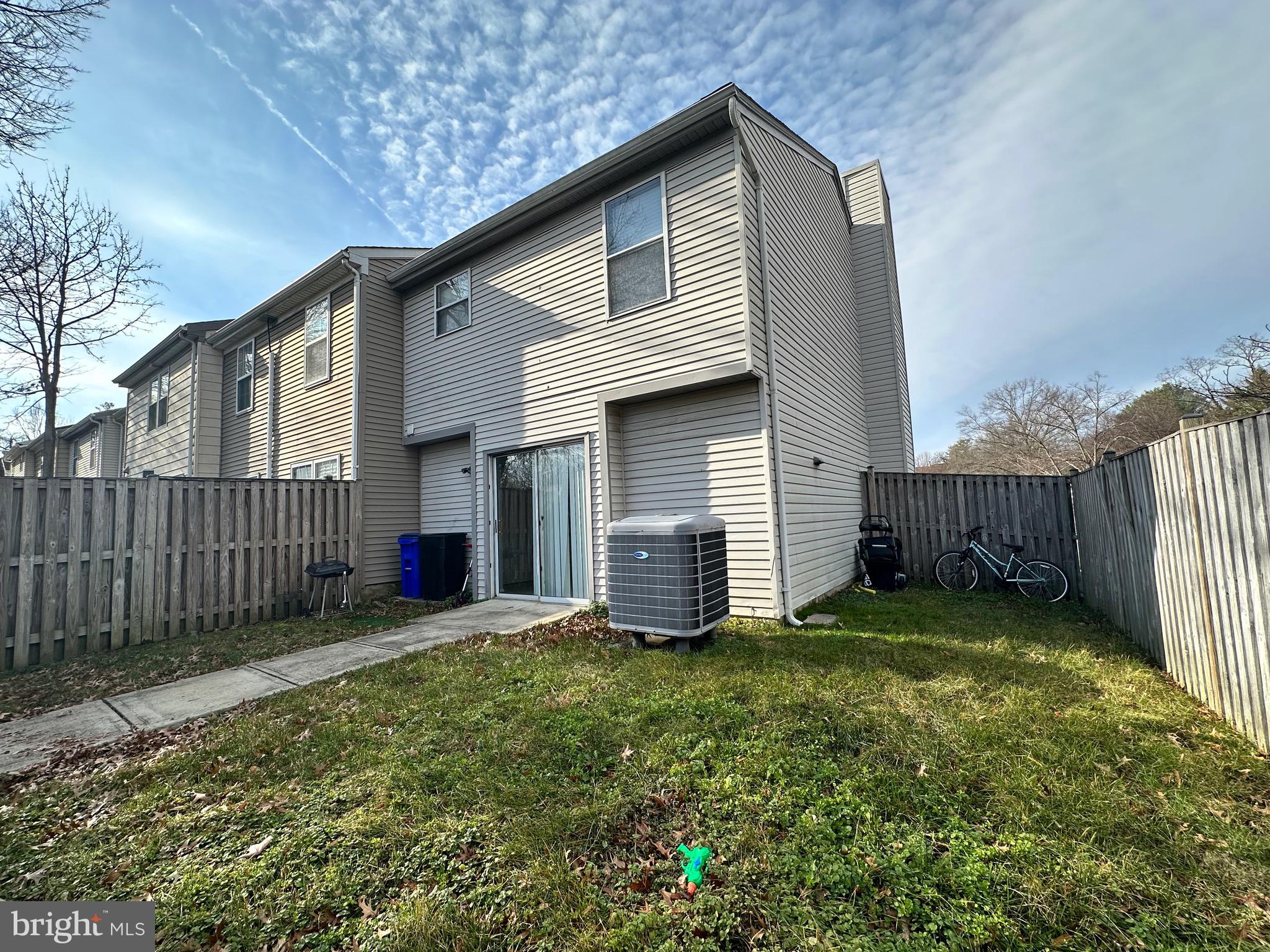 PRINCETON SQUARE - Residential Lease