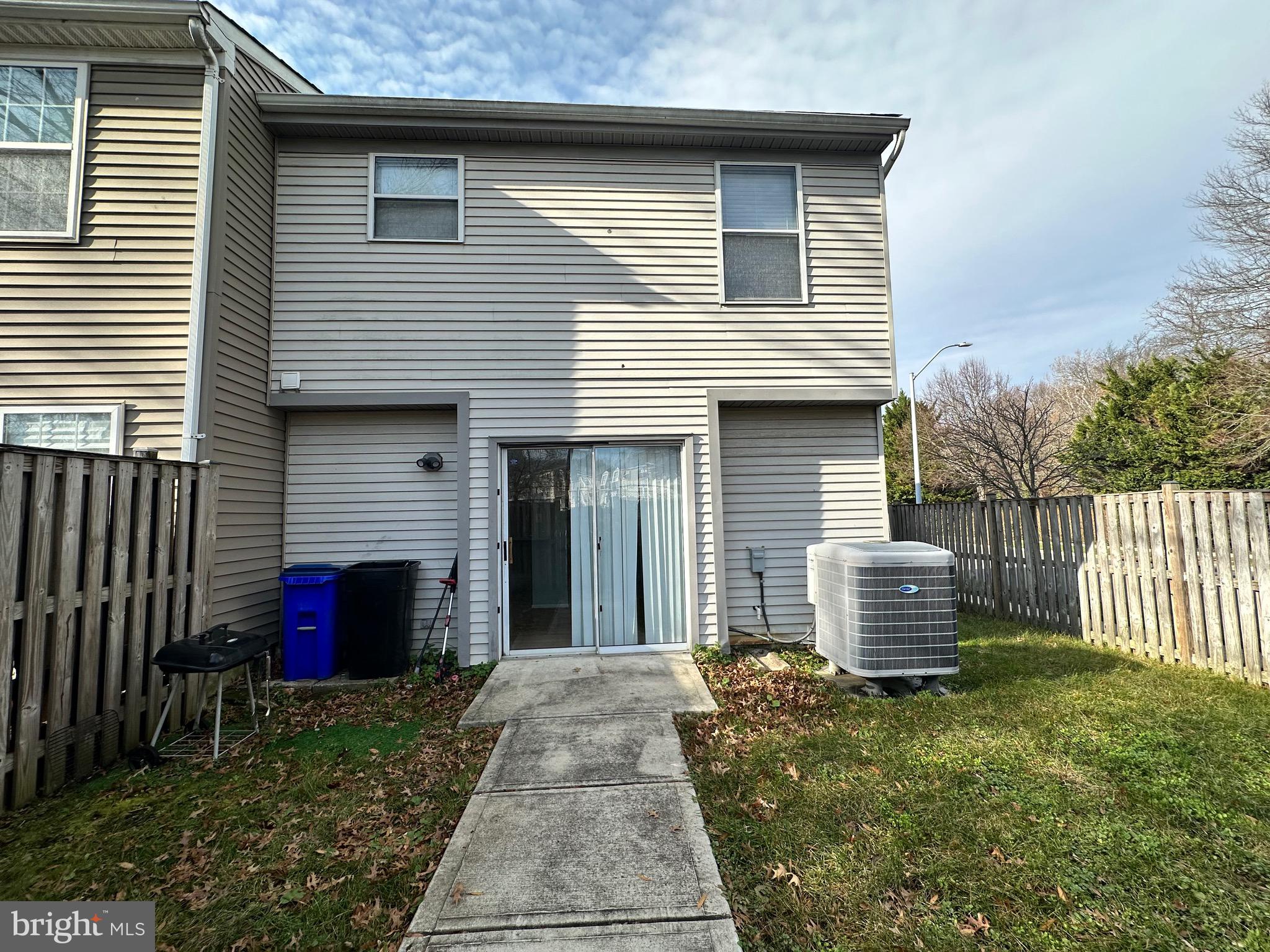 PRINCETON SQUARE - Residential Lease