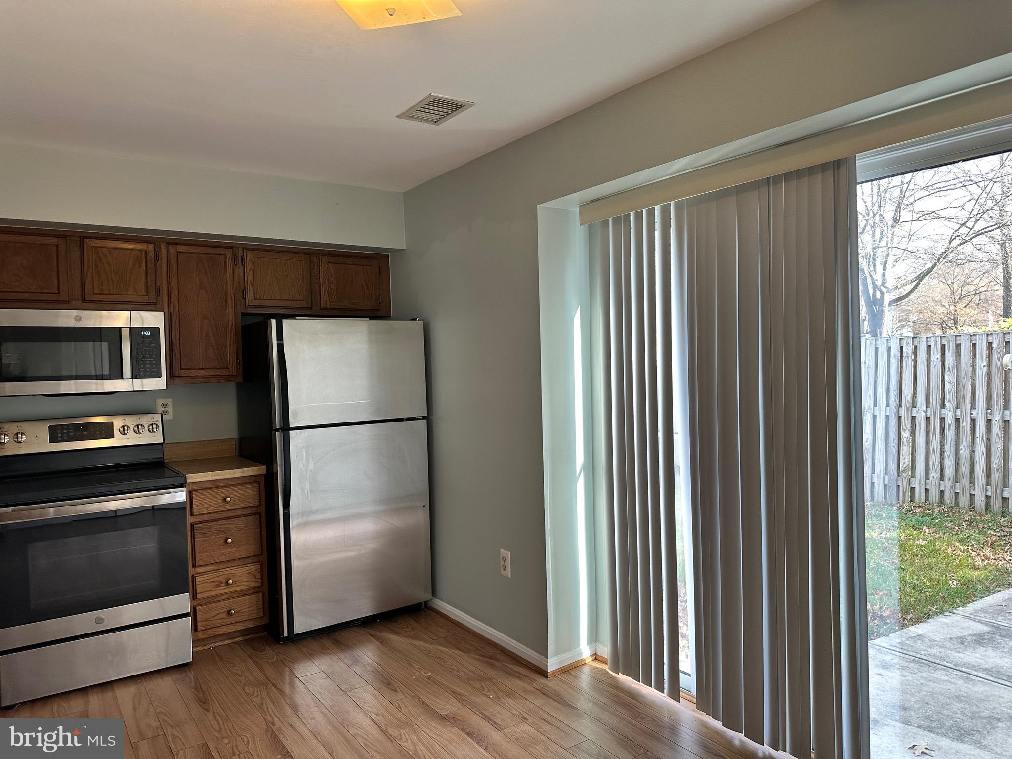 PRINCETON SQUARE - Residential Lease