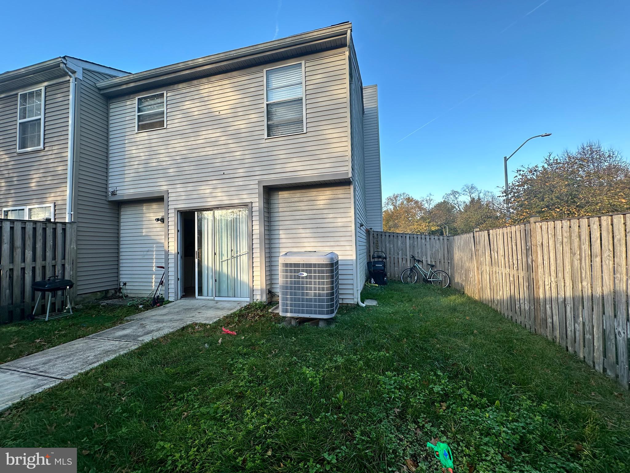 PRINCETON SQUARE - Residential Lease