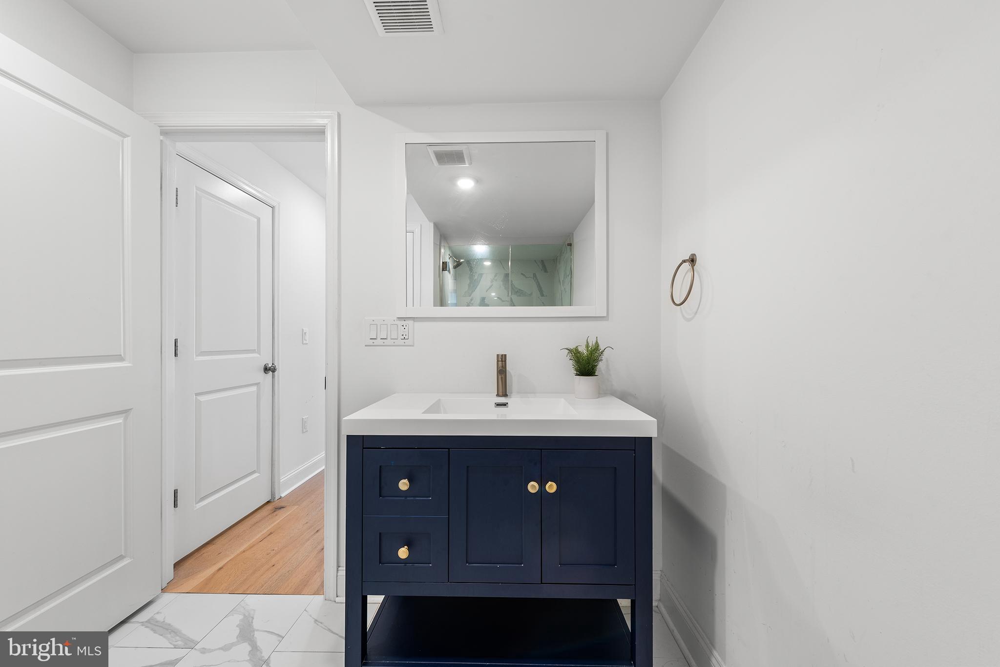 LUDLOW - Residential