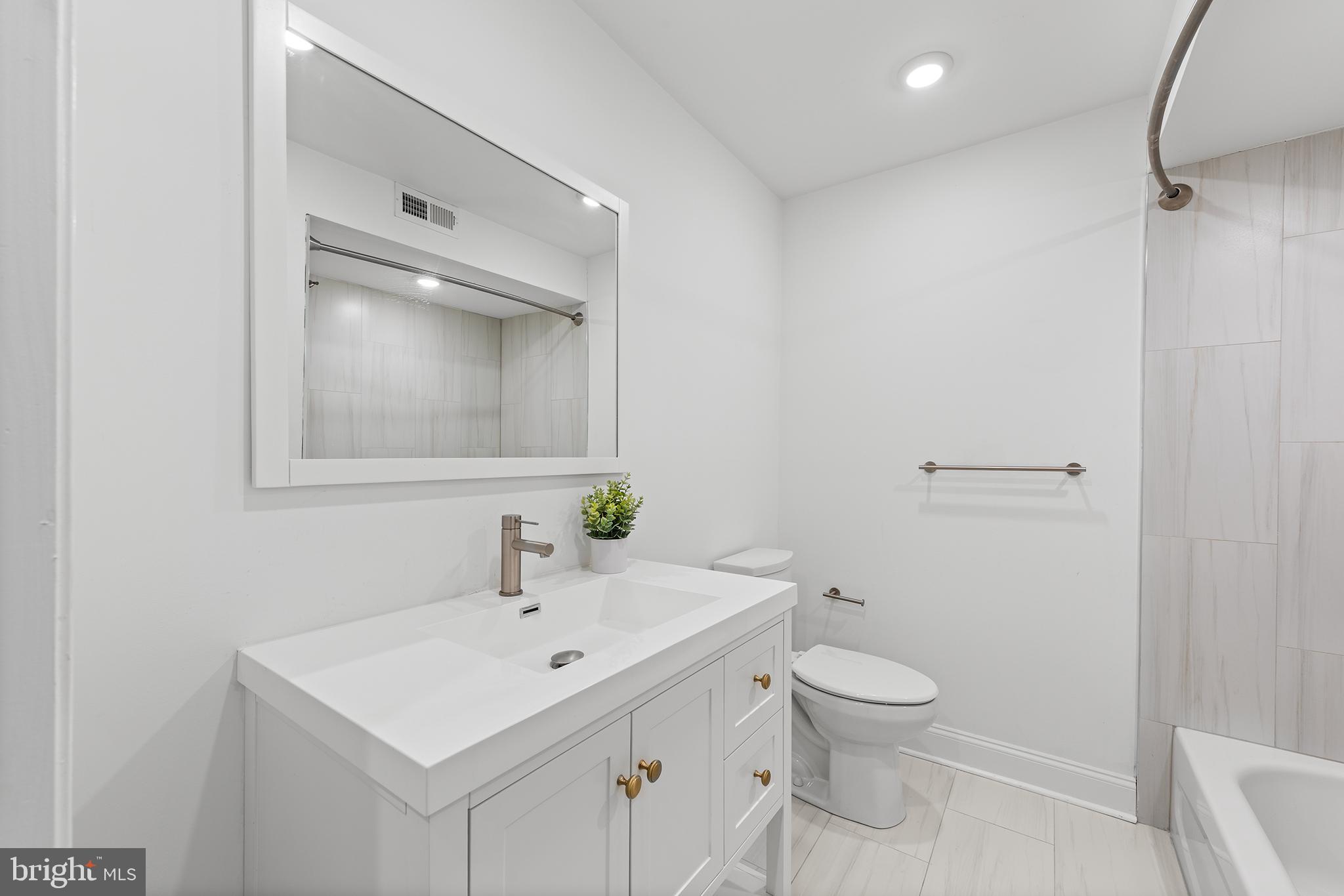 LUDLOW - Residential