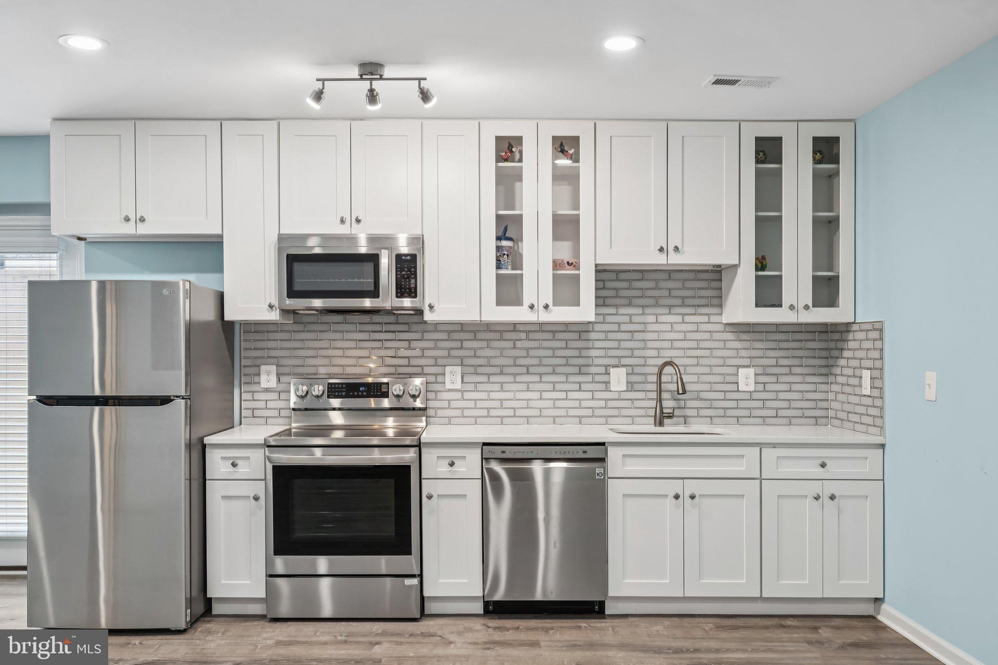 STONE RIDGE LAND BAY 4 - Residential Lease