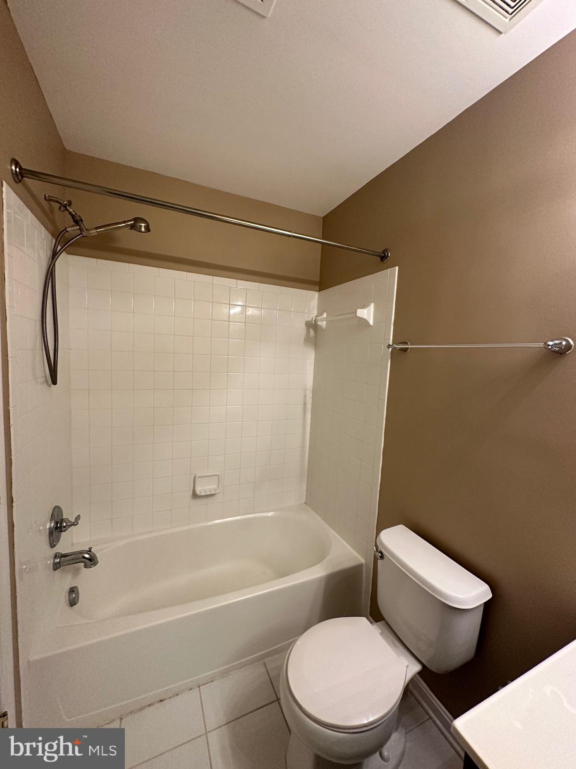 LEE'S RIDGE - Residential Lease