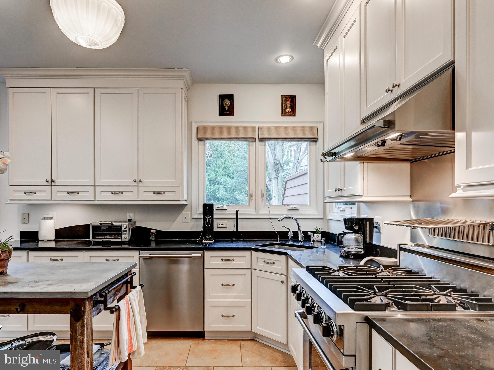 SUMMIT CHASE - Residential