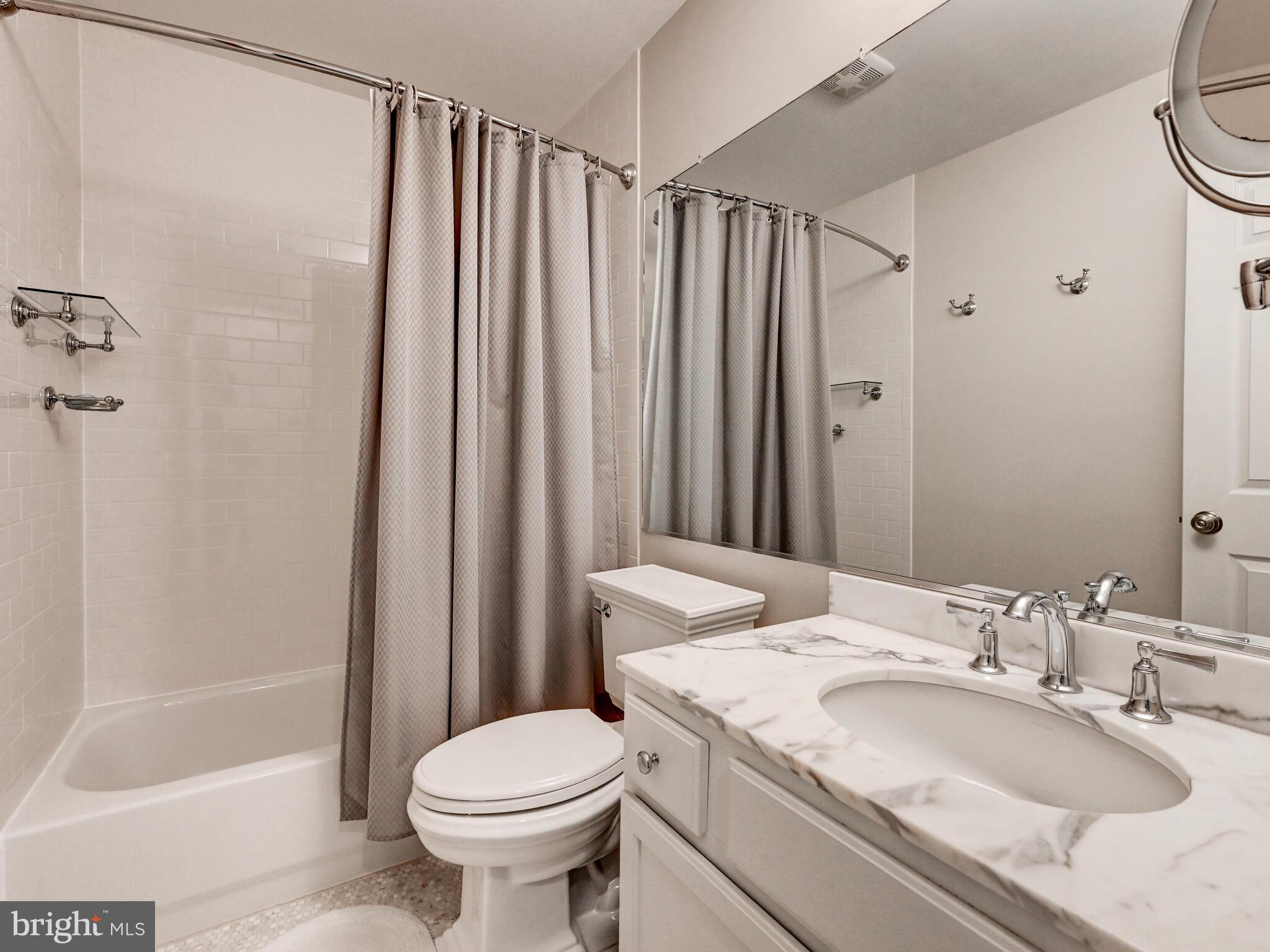 SUMMIT CHASE - Residential