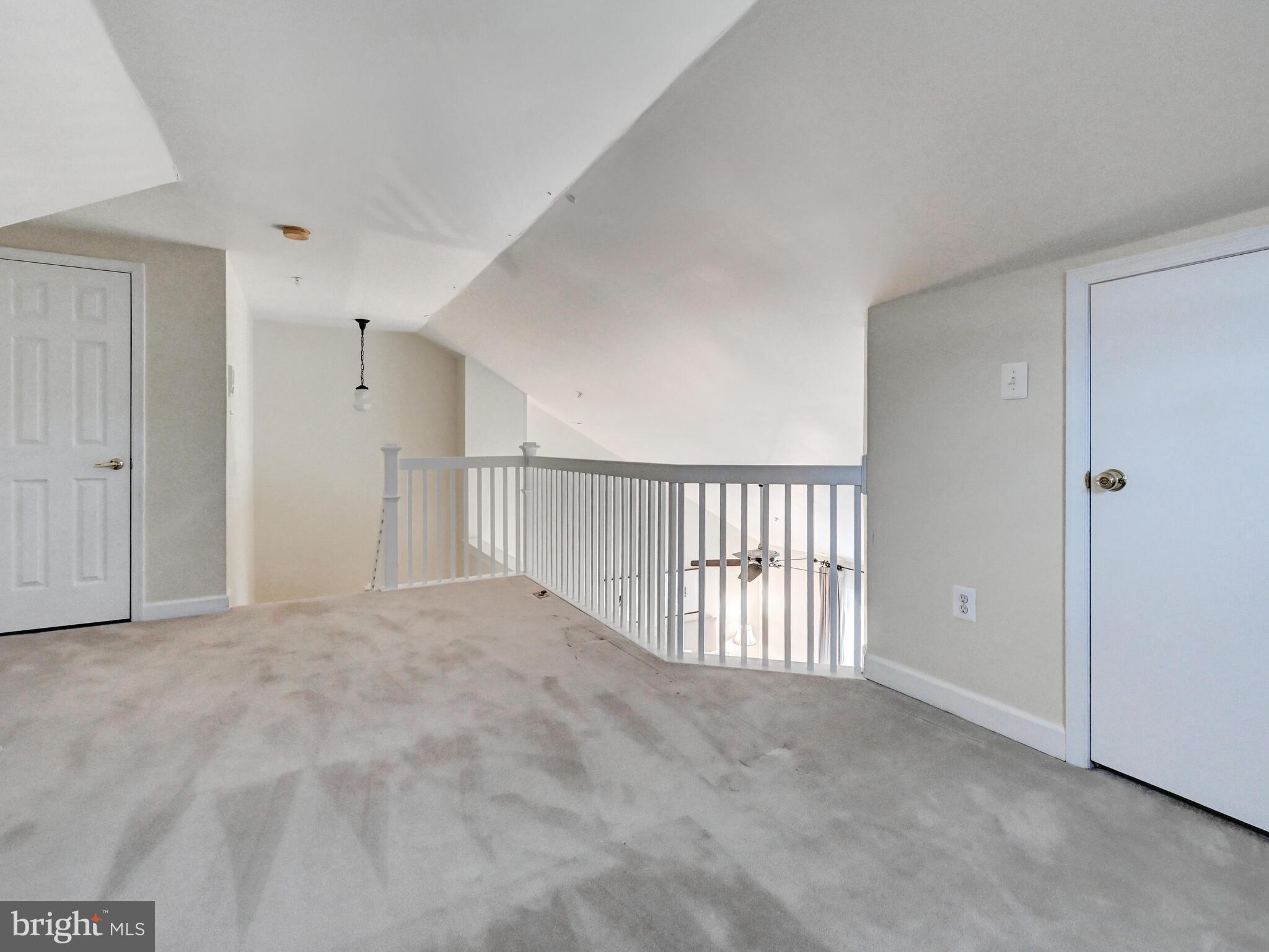 SUMMIT CHASE - Residential