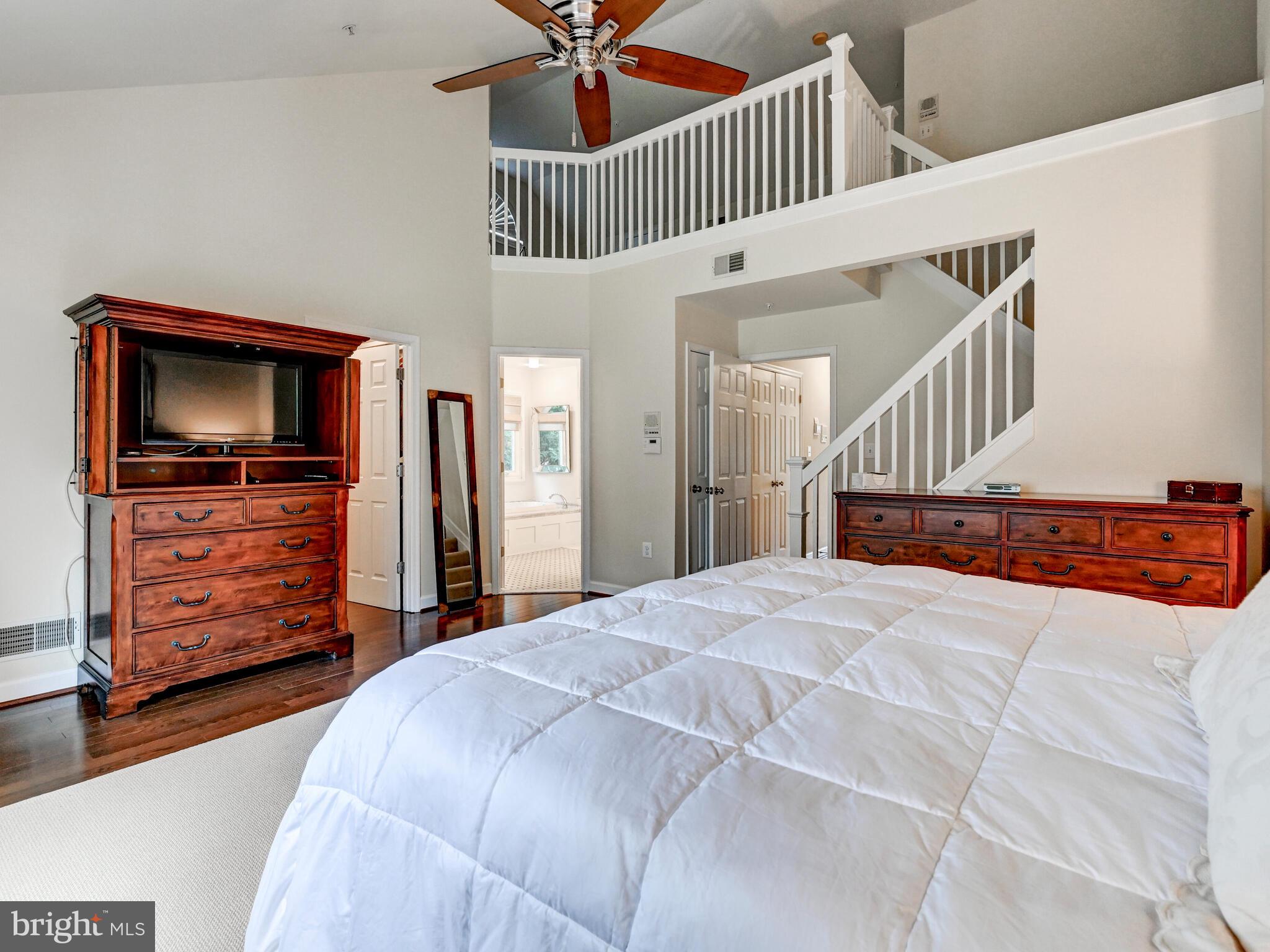 SUMMIT CHASE - Residential