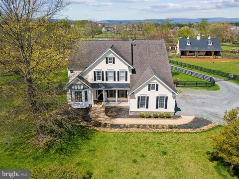 20011 Pleasant Meadow Lane, Purcellville, VA MLS: VALO2093270