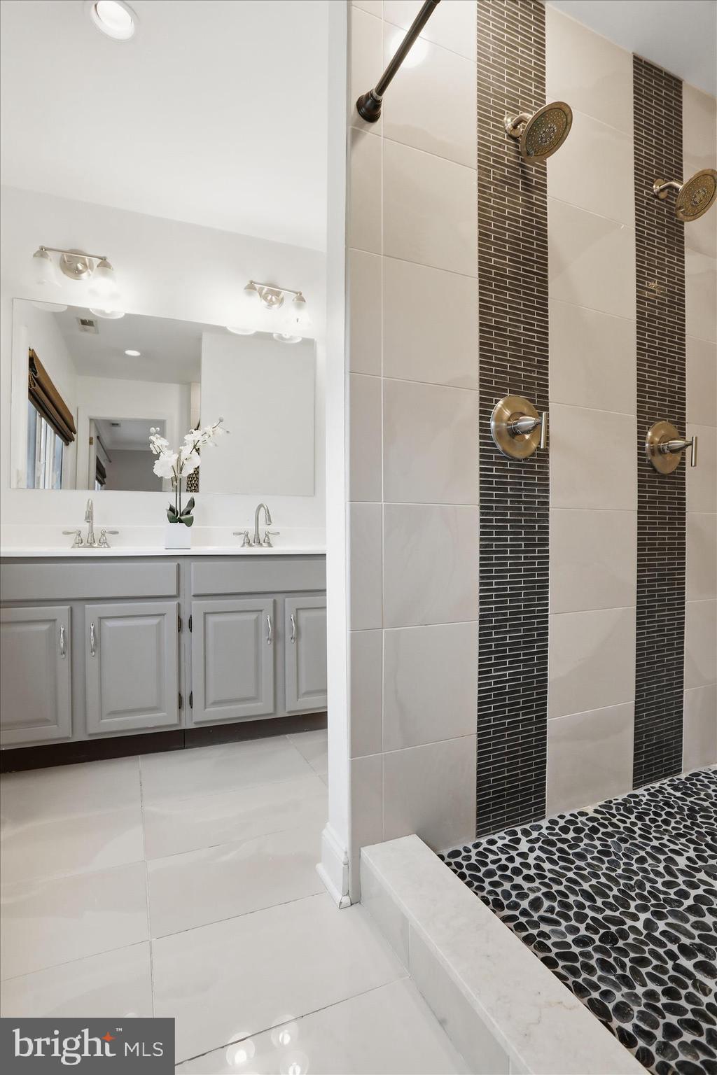 COLUMBIA HILLS - Residential