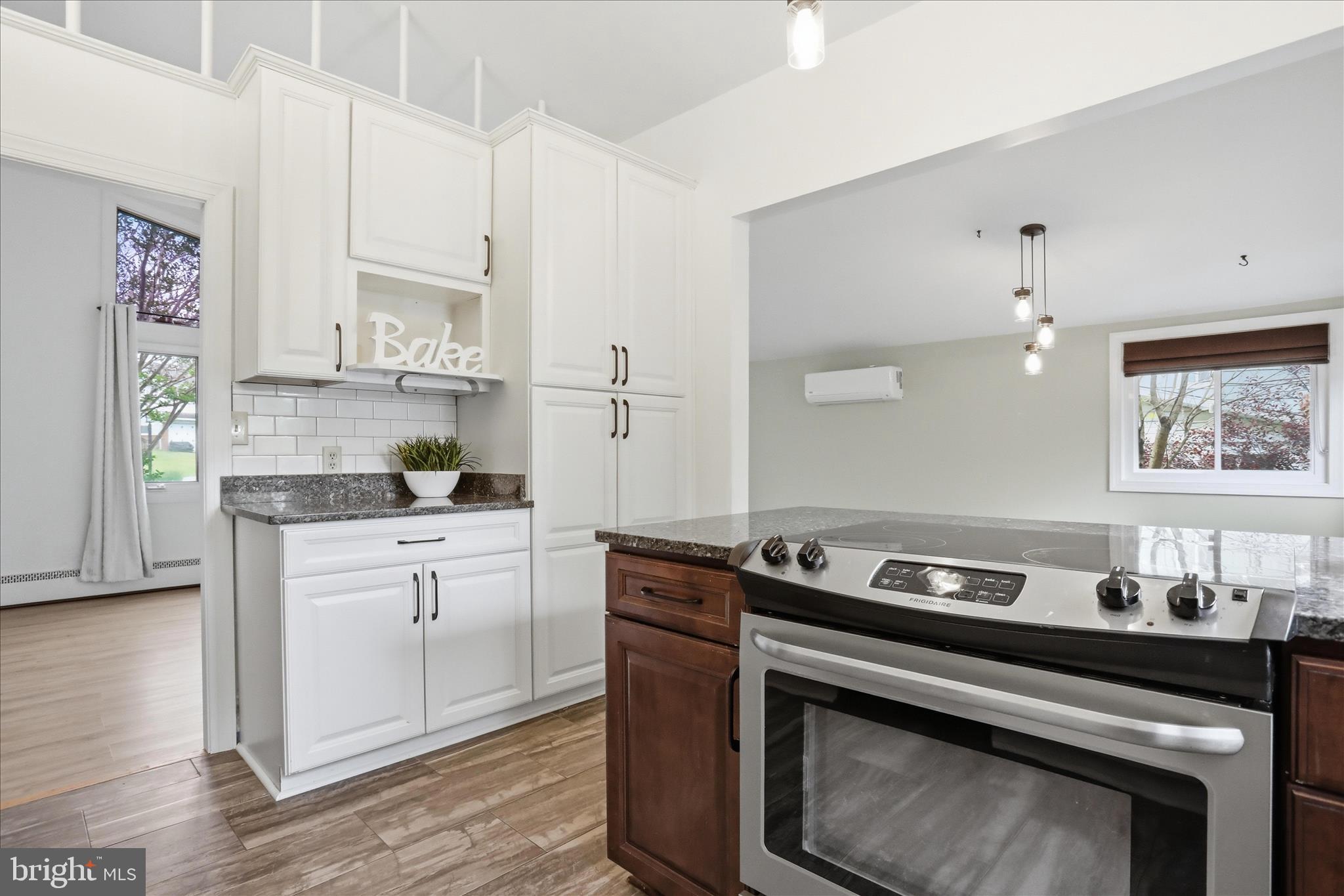 COLUMBIA HILLS - Residential