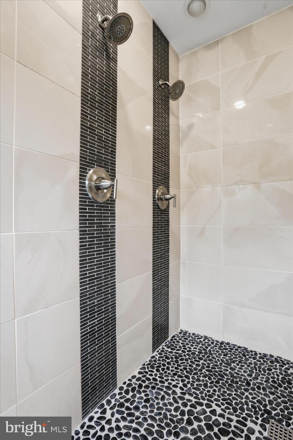 COLUMBIA HILLS - Residential