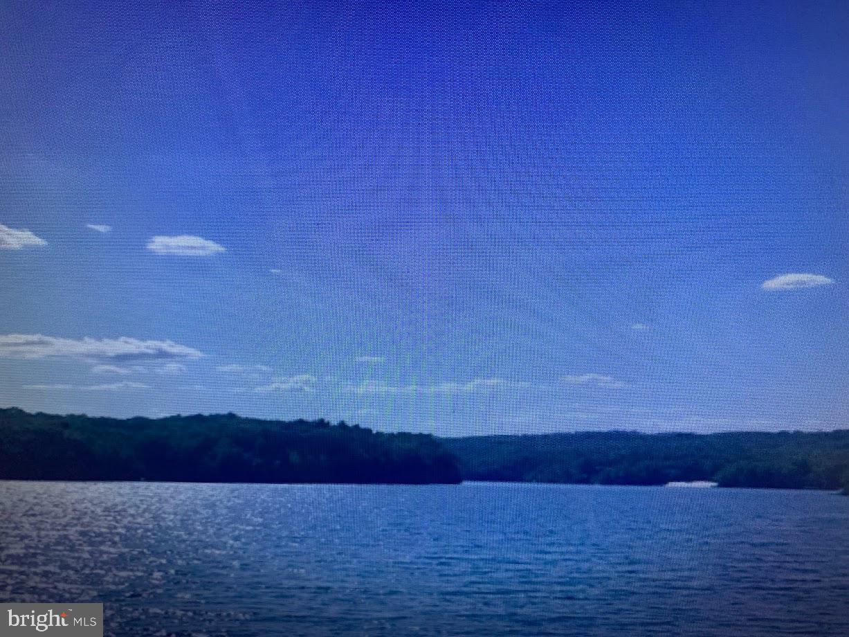 LAKE HOLIDAY ESTATES - Land