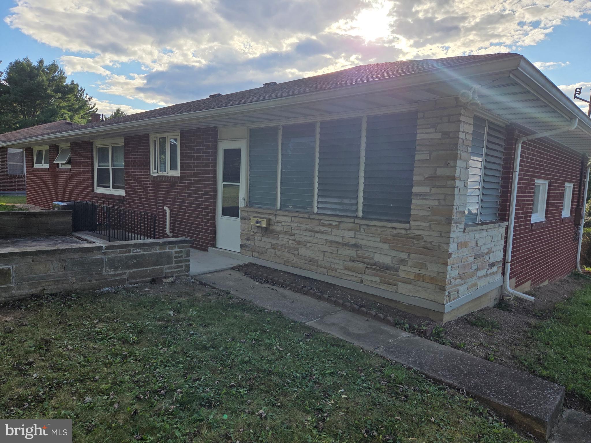 11200 UPPER GEORGES CREEK ROAD SW