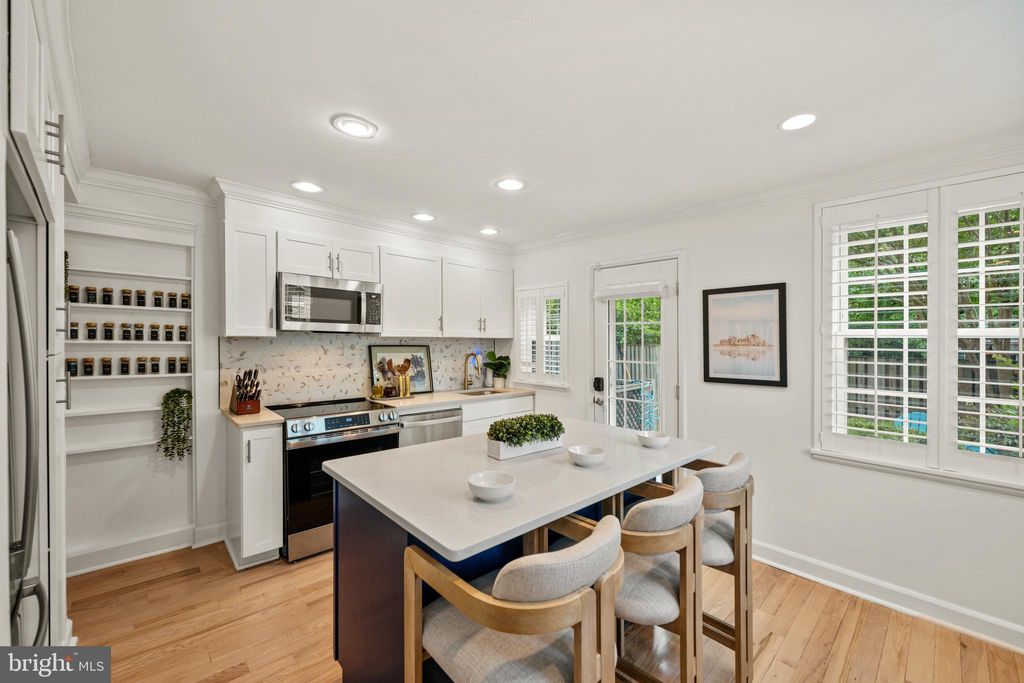 Photo of 4686 34th Street S, ARLINGTON, VA 22206 (MLS # VAAR2072914)