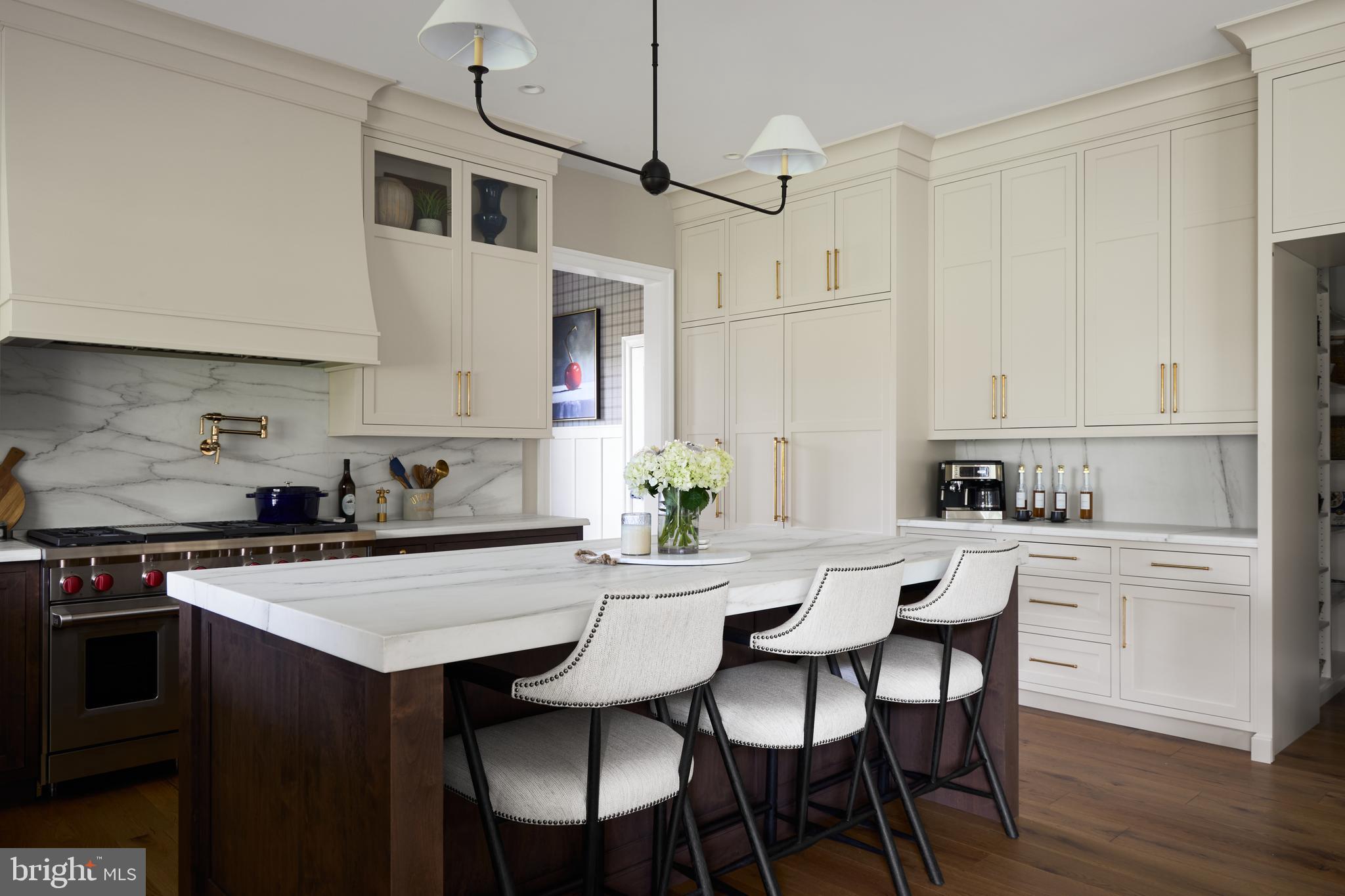 105 LEXINGTON MANOR