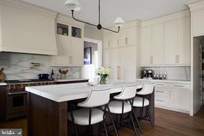105 LEXINGTON MANOR