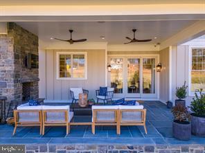 105 LEXINGTON MANOR