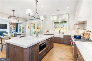 105 LEXINGTON MANOR