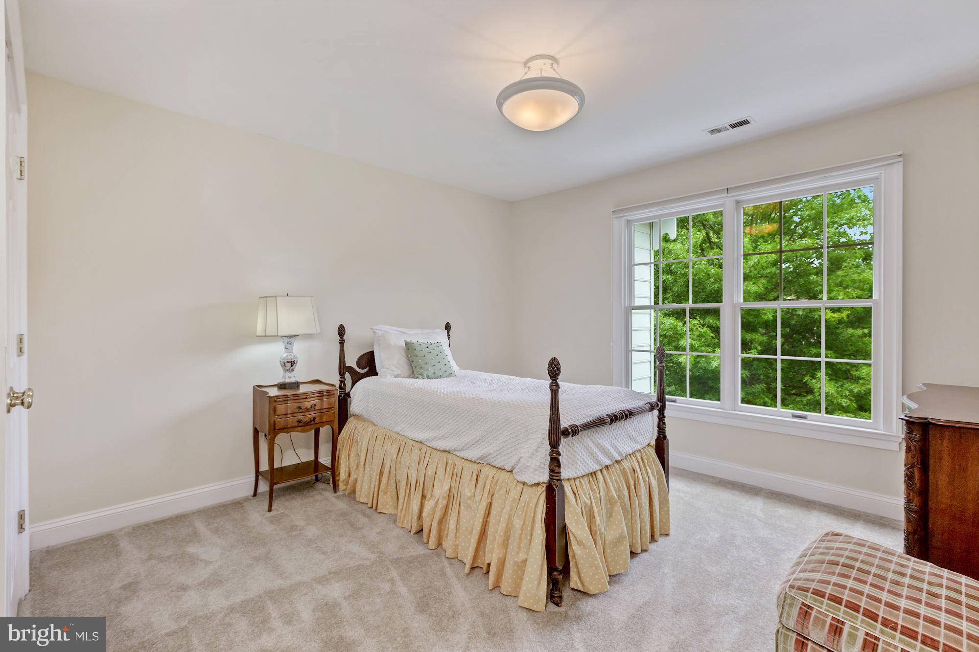 HOBBITS GLEN - Residential