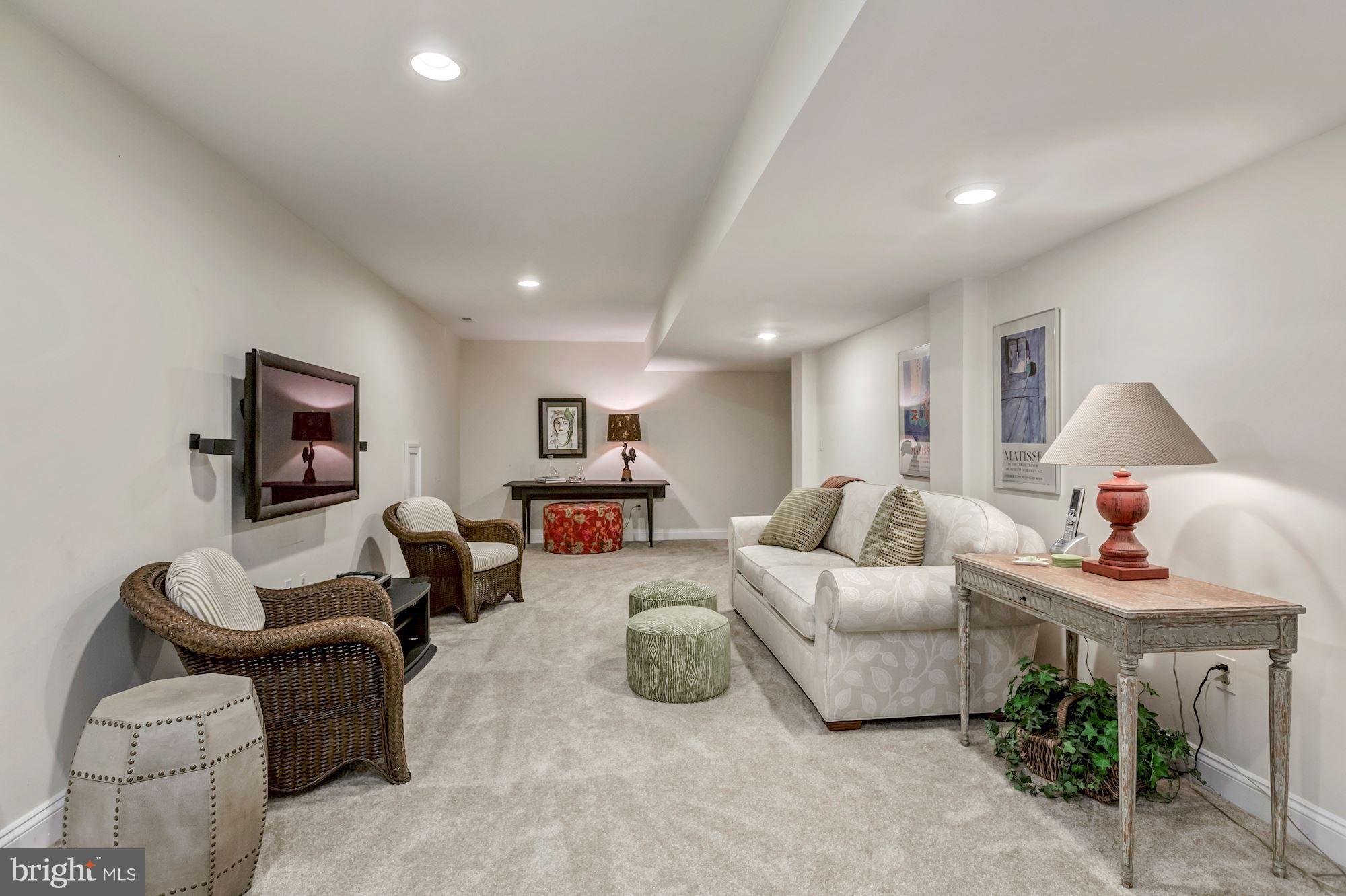 HOBBITS GLEN - Residential