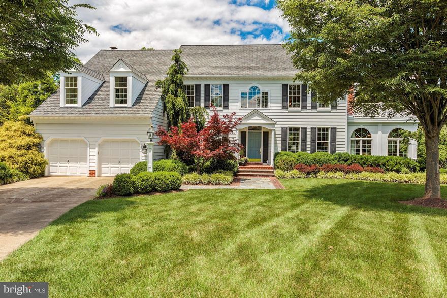 GORGEOUS customized home on HOBBITS GLEN GOLF COURSE! Features incl. open plan w/columns, strong moldings, WDFlrs, arched transoms & 2-STY Great RM w/soaring stone FP. Upgraded Chef s KITCH w/entertainer s island, Prof appls, granite, 6-burner gas stove, & 2 DWs. LUX Master offers wardrobe & media built-in &spa-like bath. Enjoy walk-out  LL w/ WINE CELLAR  & racking for 10,000 Bottles& tasting RM!