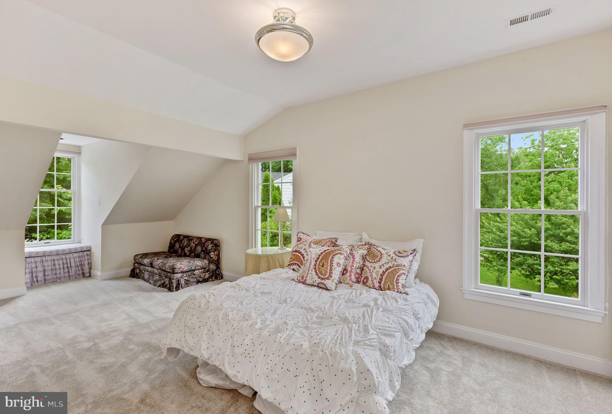 HOBBITS GLEN - Residential