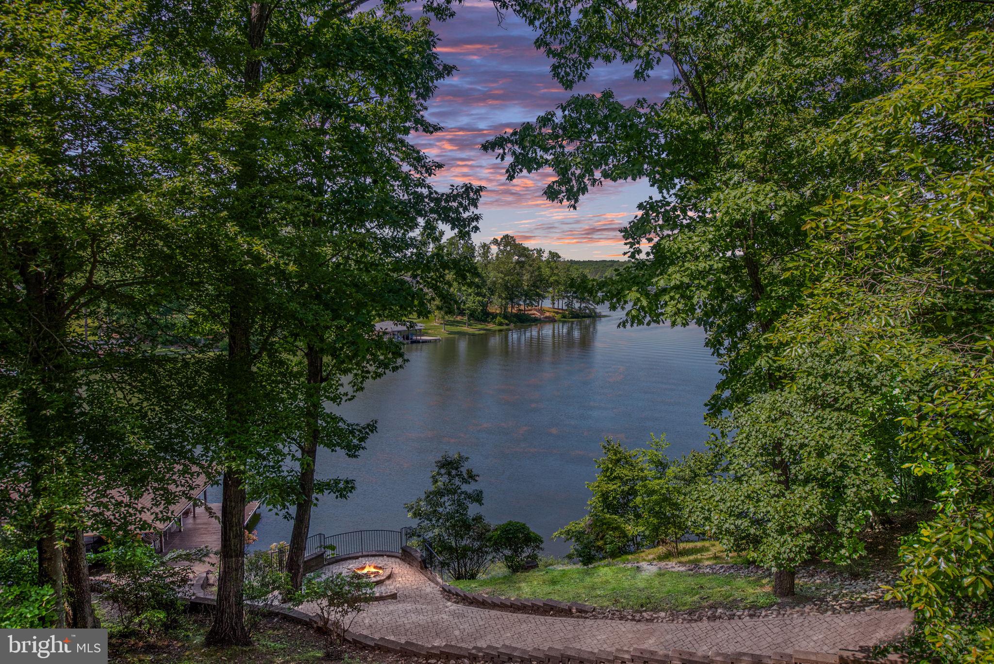 CATS PAW COVE - Residential