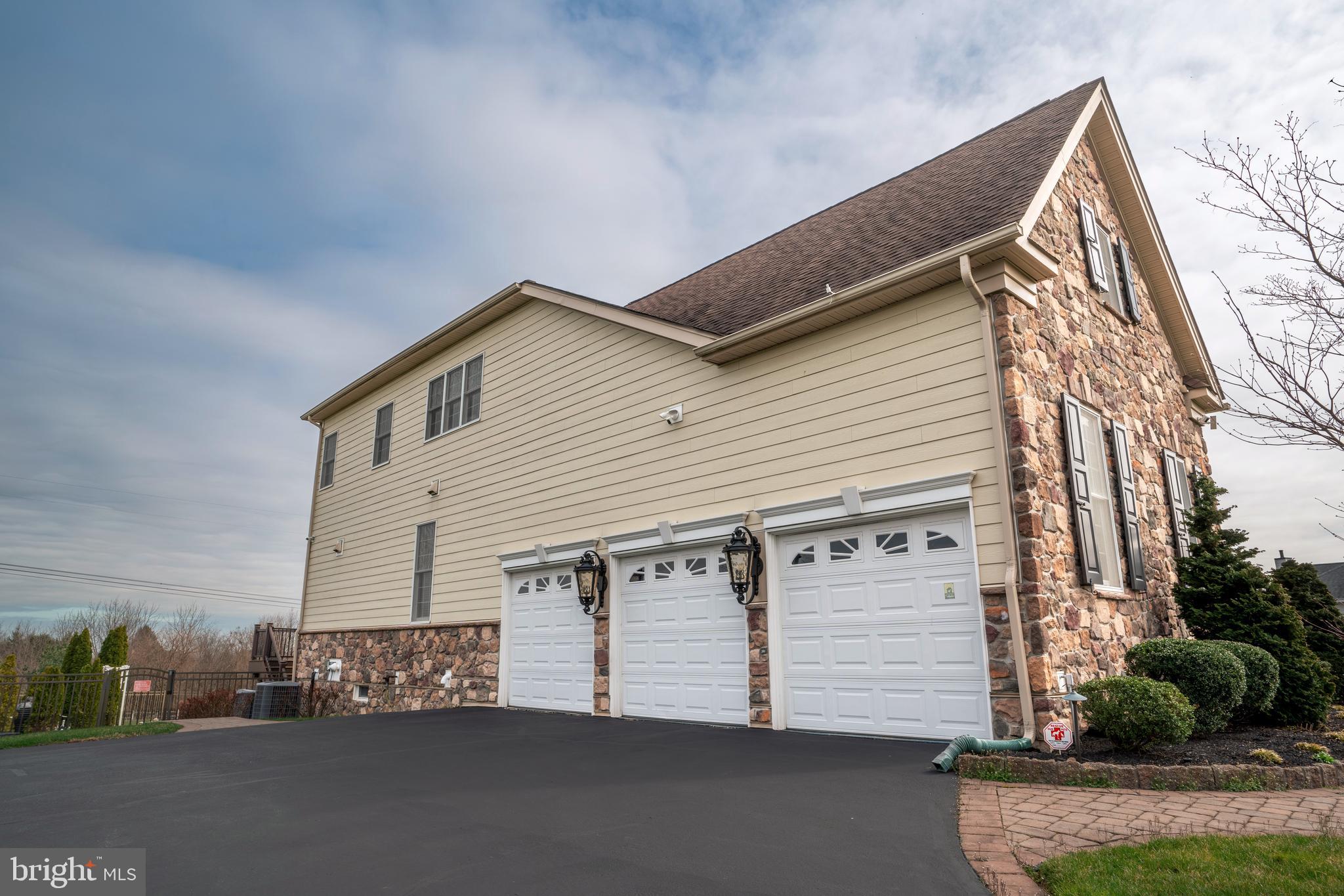 ESTATES AT HILLTOWN - Residential