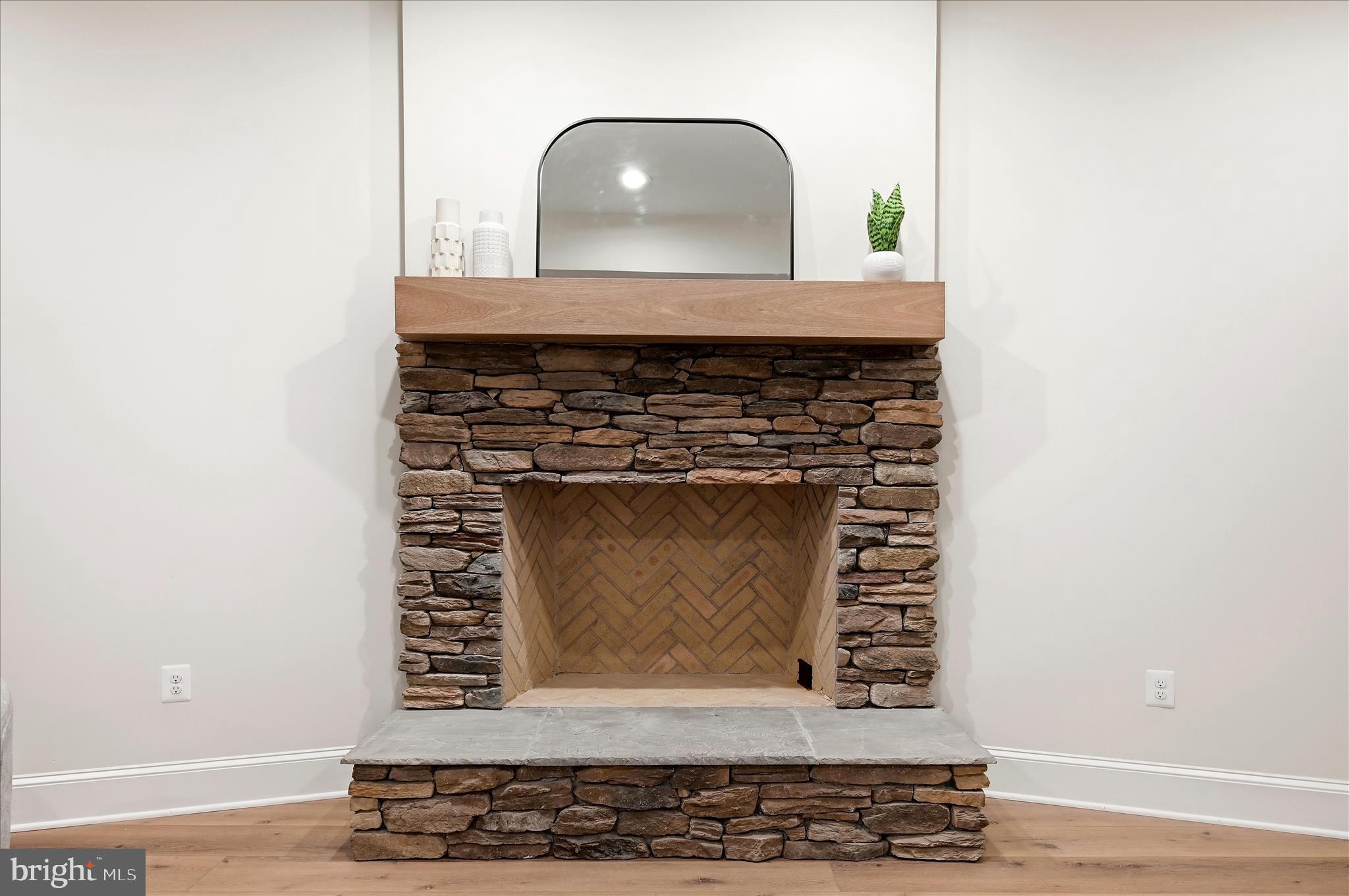 RED HILL - Residential