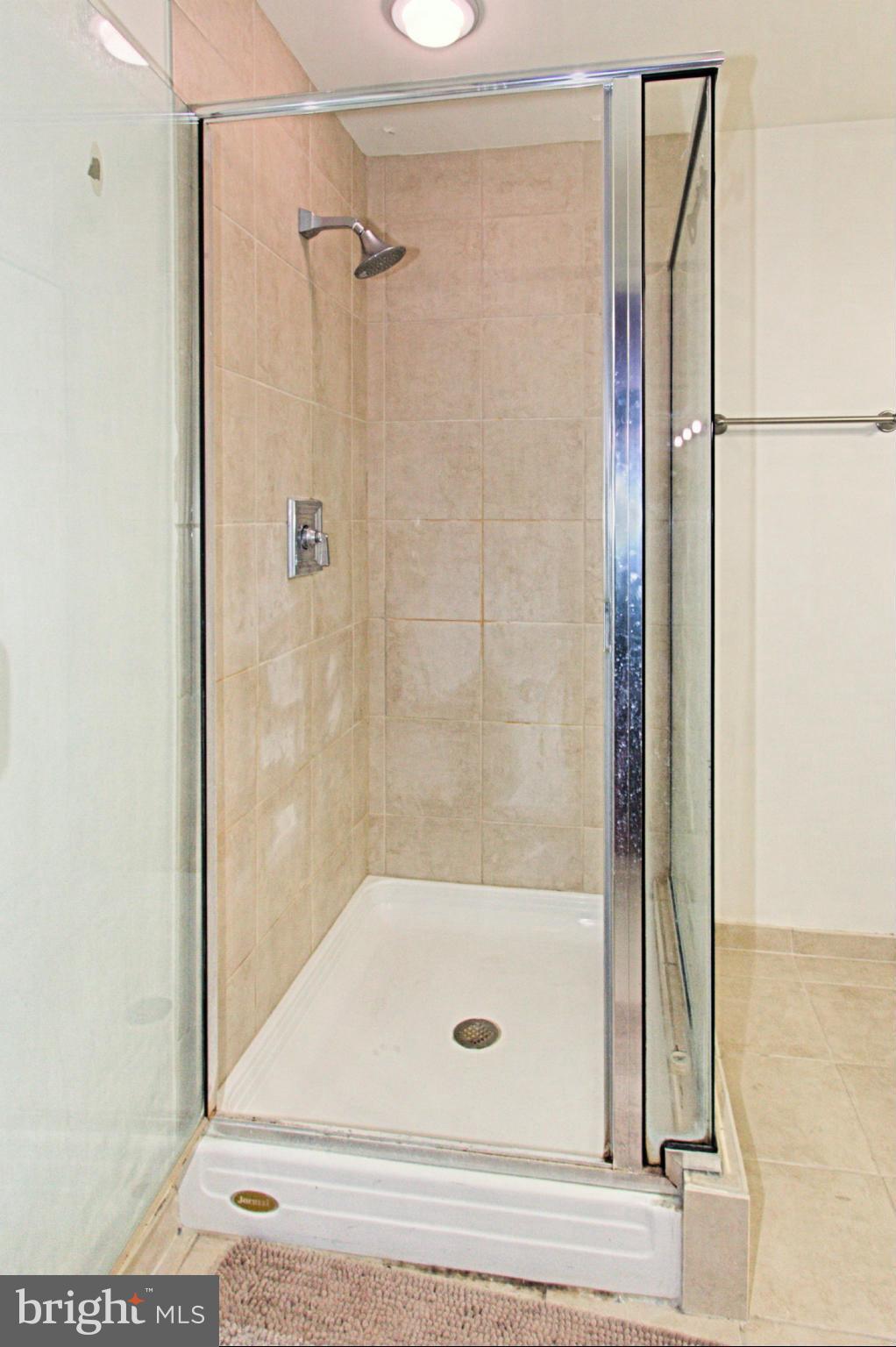 LIBERTY CENTER - Residential Lease