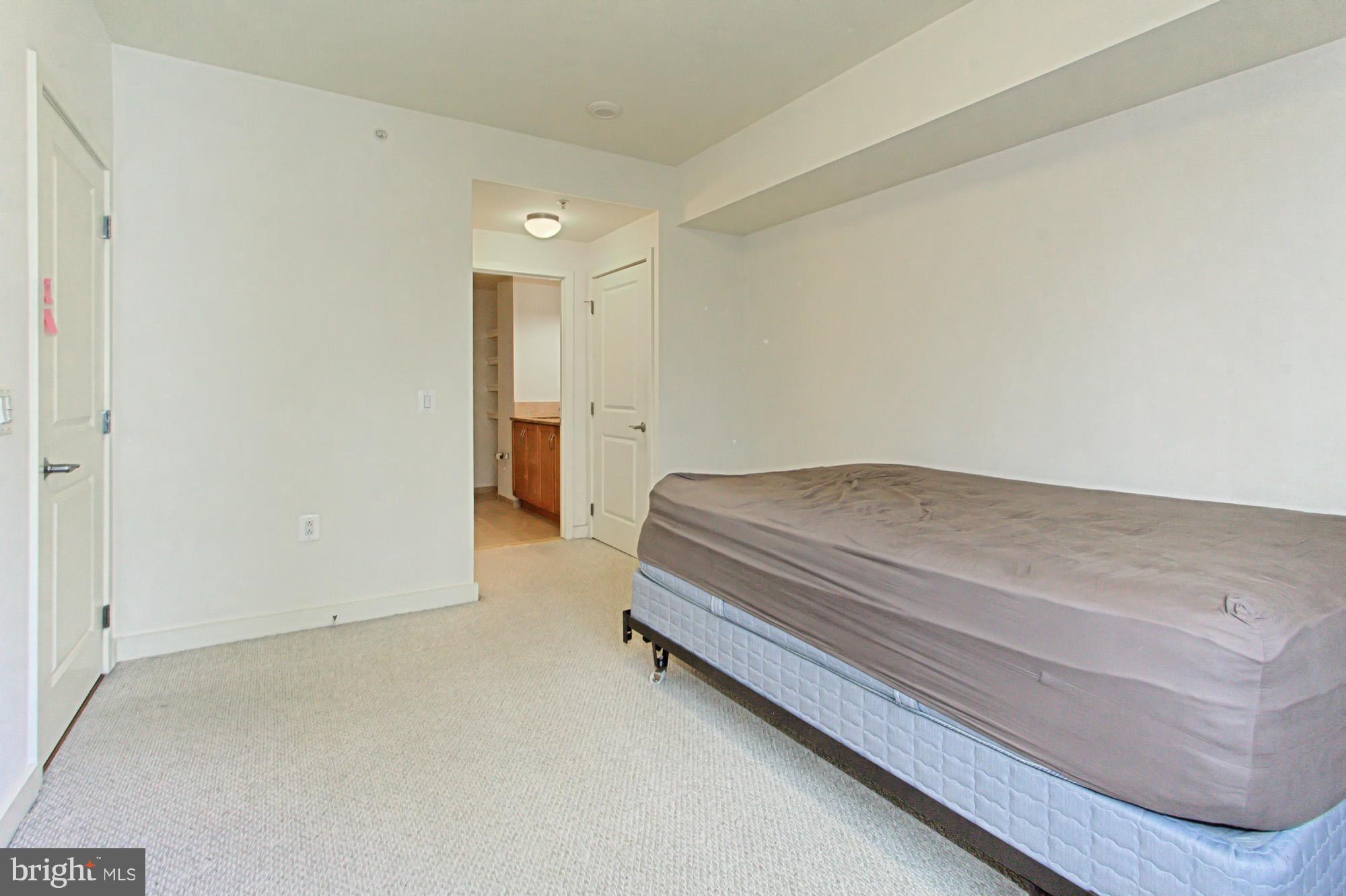 LIBERTY CENTER - Residential Lease