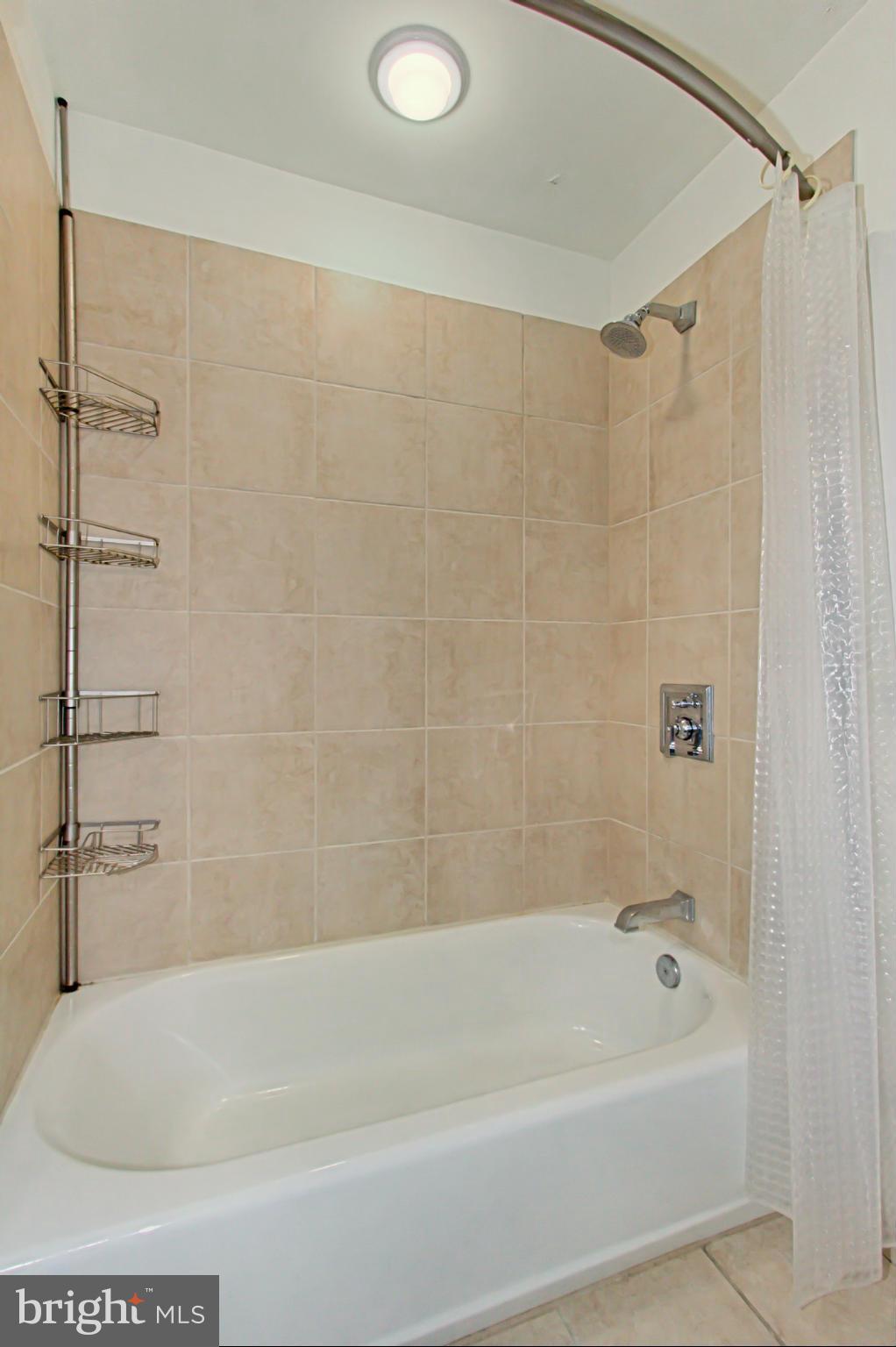 LIBERTY CENTER - Residential Lease