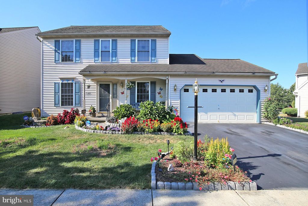 Photo of 339 Cambridge Lane, LITITZ, PA 17543 (MLS # PALA2074610)