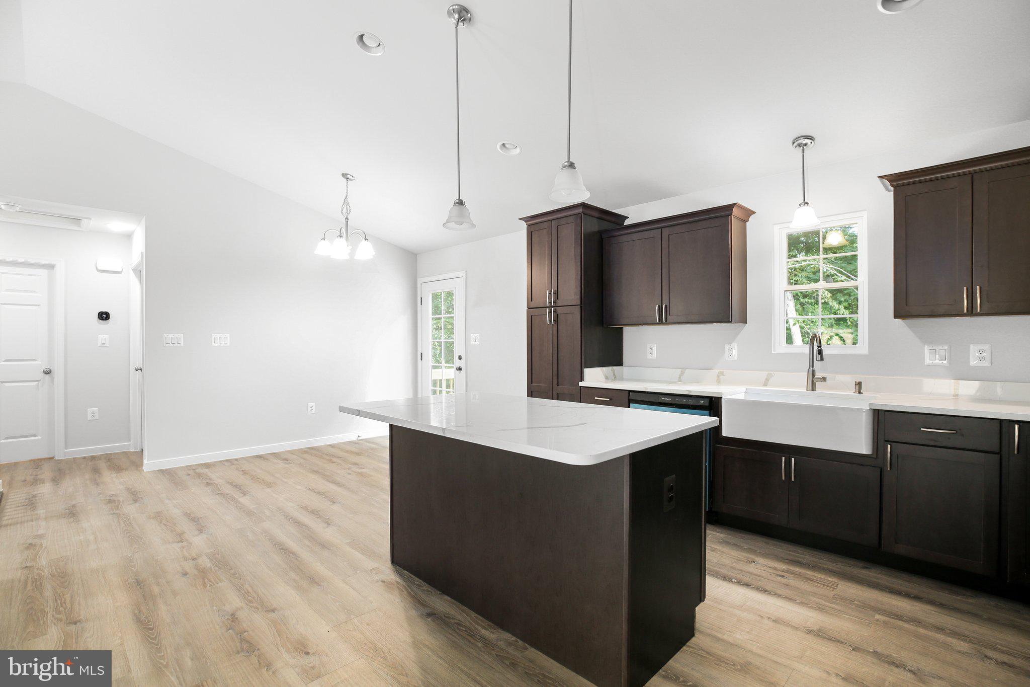 LAKE LAND OR - Residential