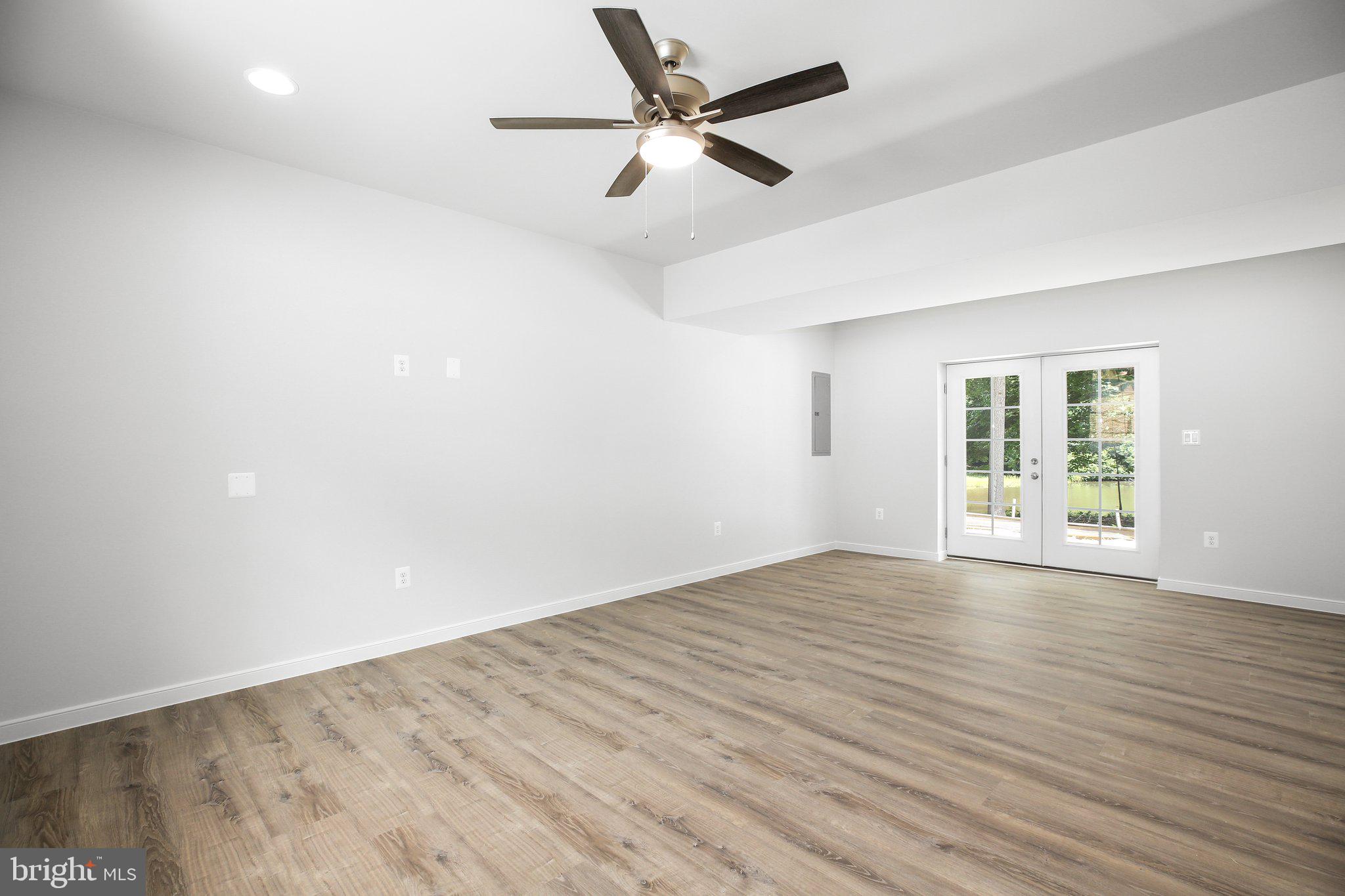 LAKE LAND OR - Residential