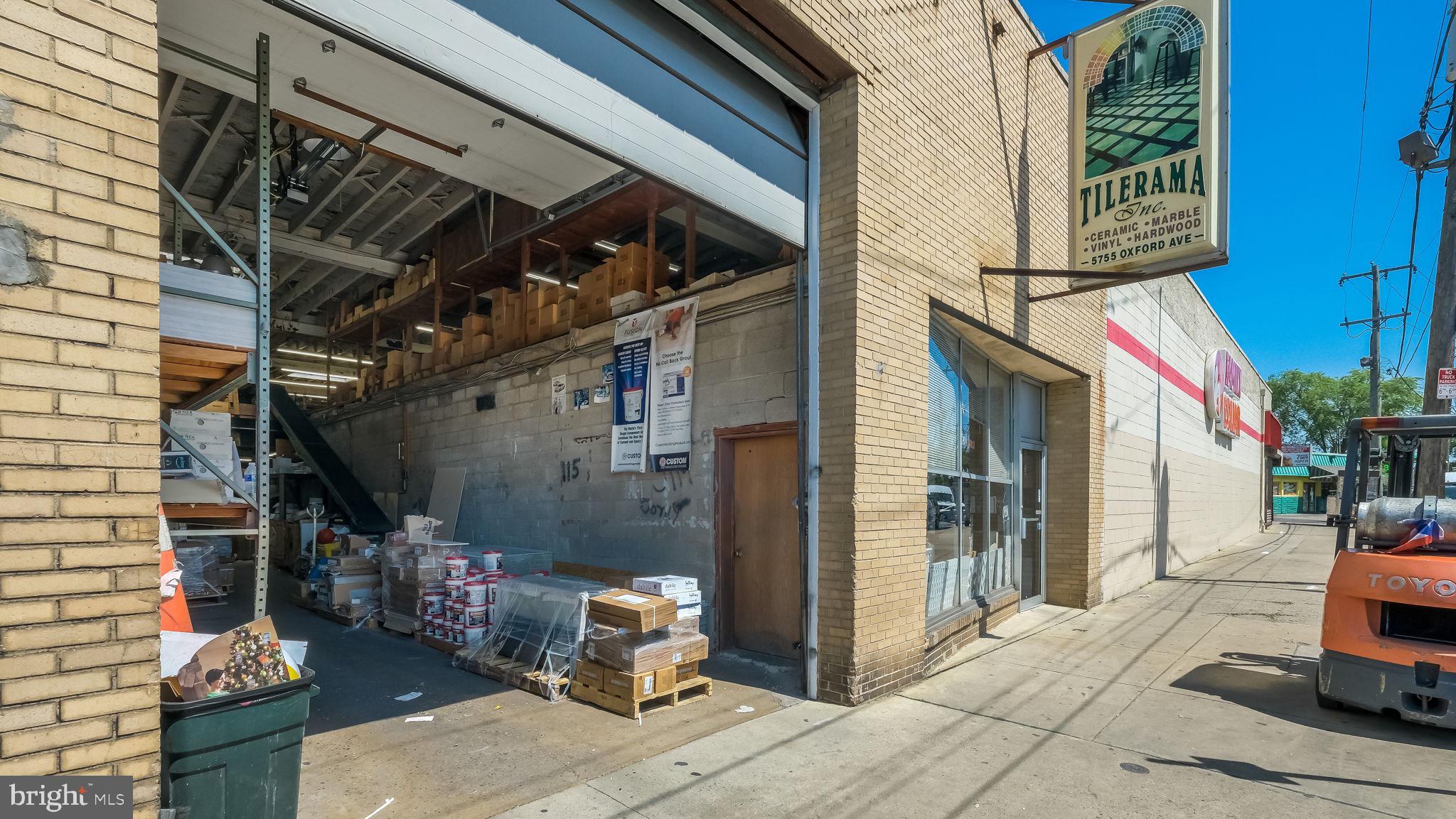 OXFORD CIRCLE - Commercial Sale