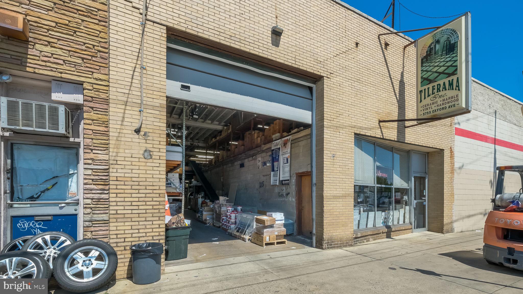 OXFORD CIRCLE - Commercial Sale