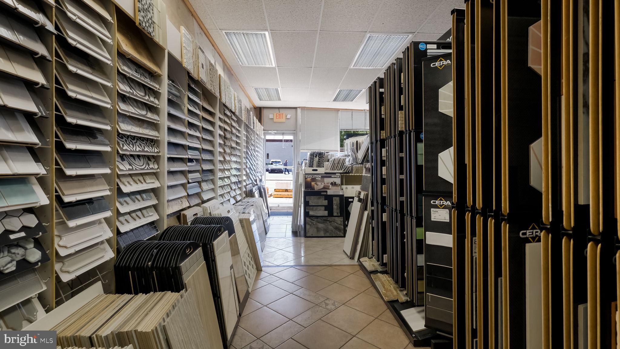OXFORD CIRCLE - Commercial Sale